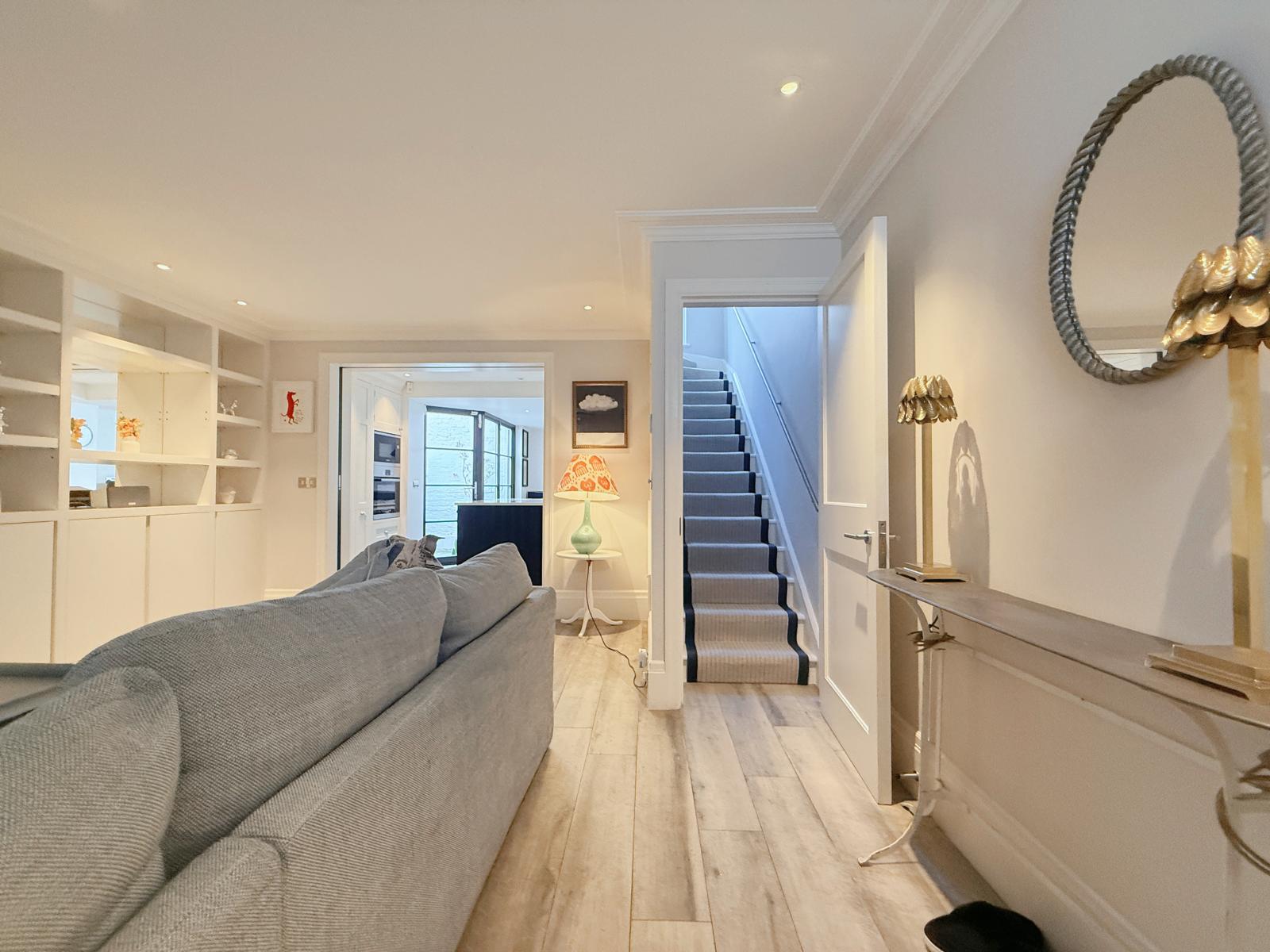 Stylish 3-Bedroom Terrace House Near Earls Court
