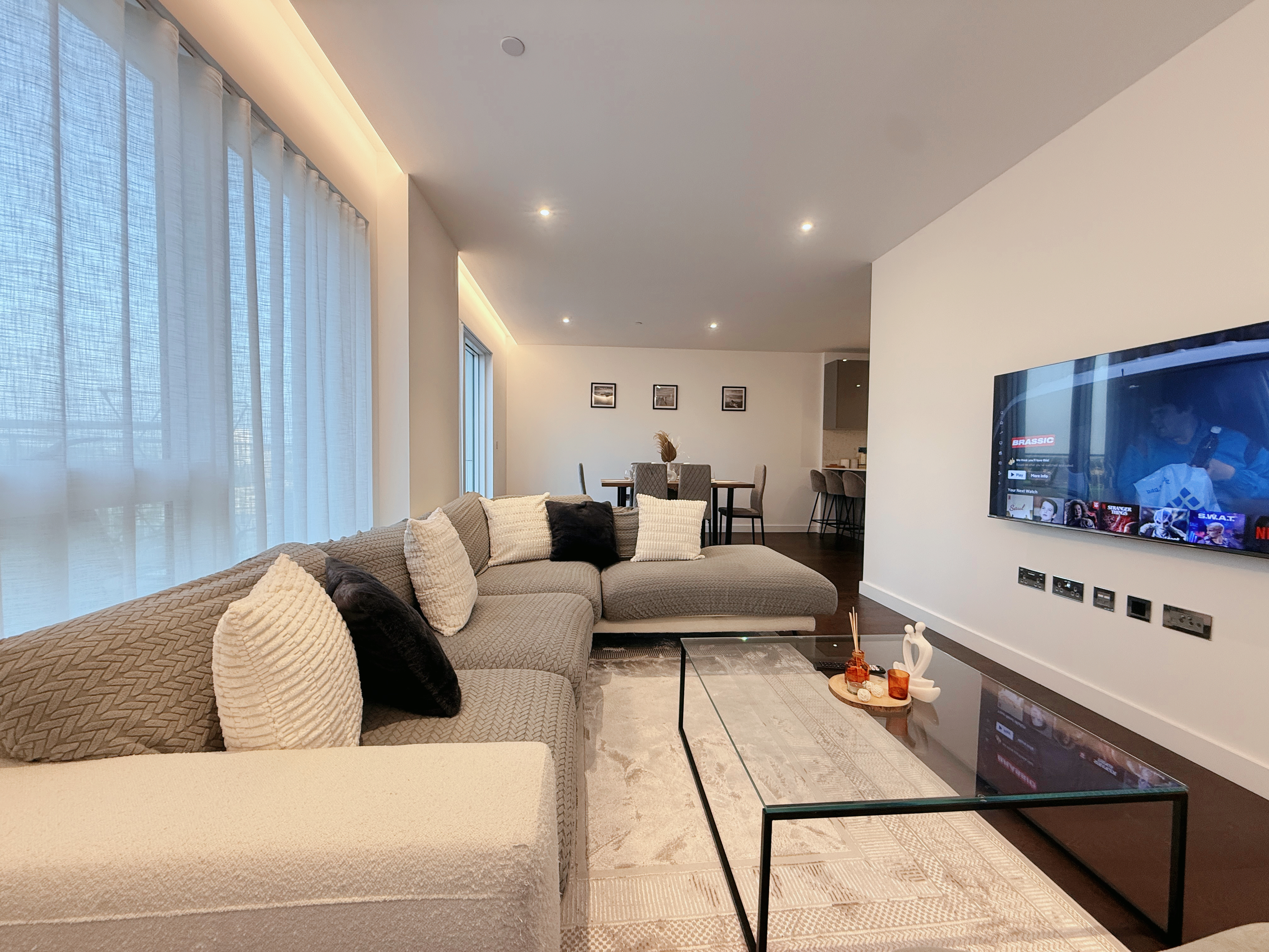 Skyline Serenity: Nine Elms 3BRs Haven