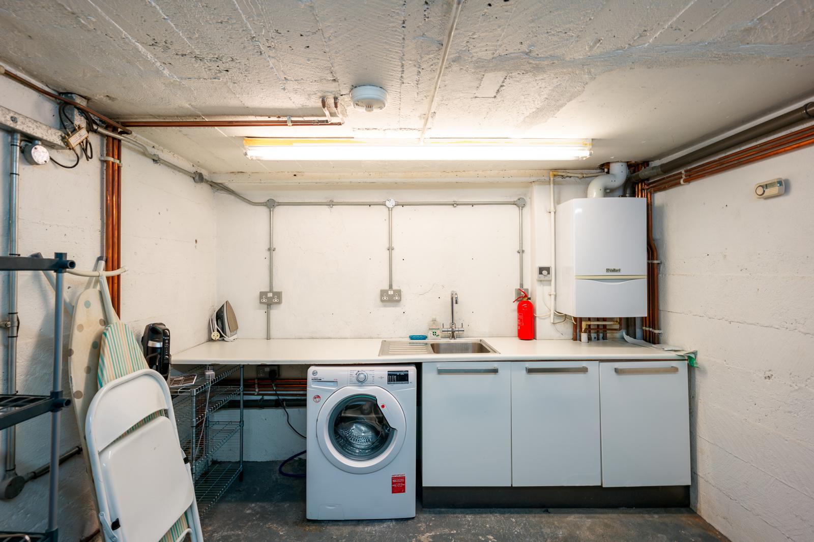 Stunning 3BRs 3F house close to Oxford with AC