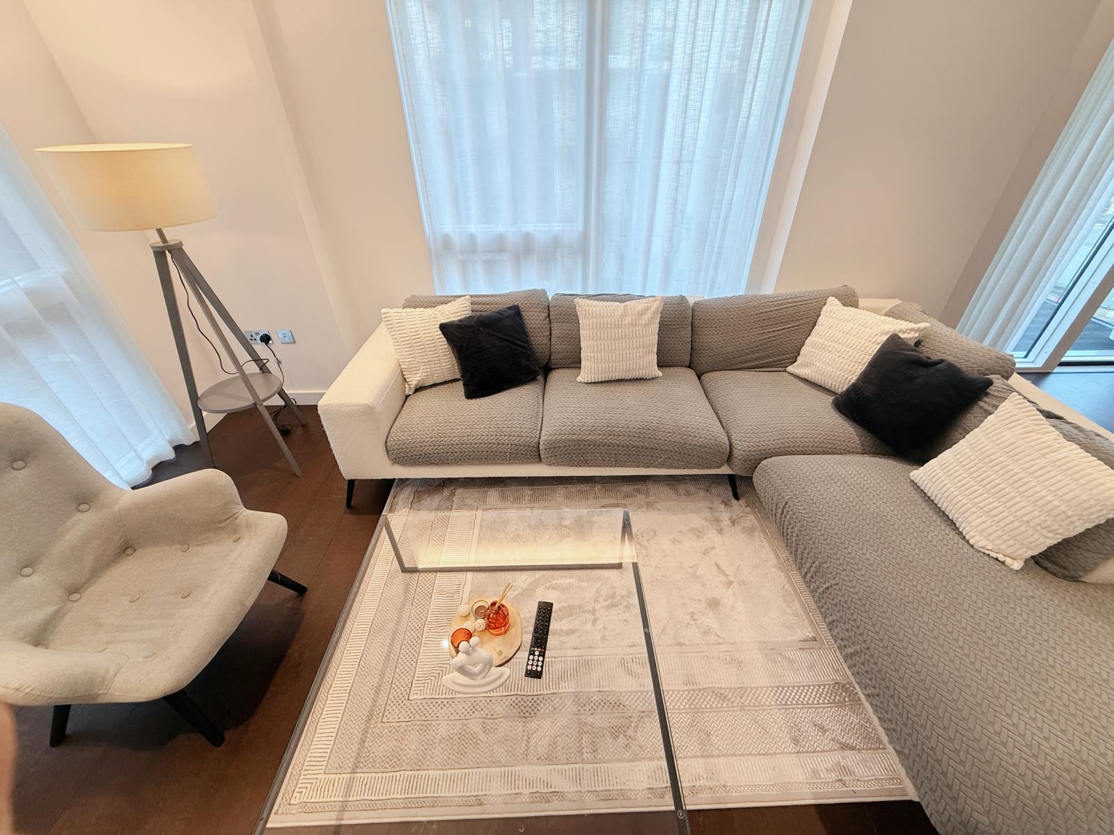 Skyline Serenity: Nine Elms 3BRs Haven