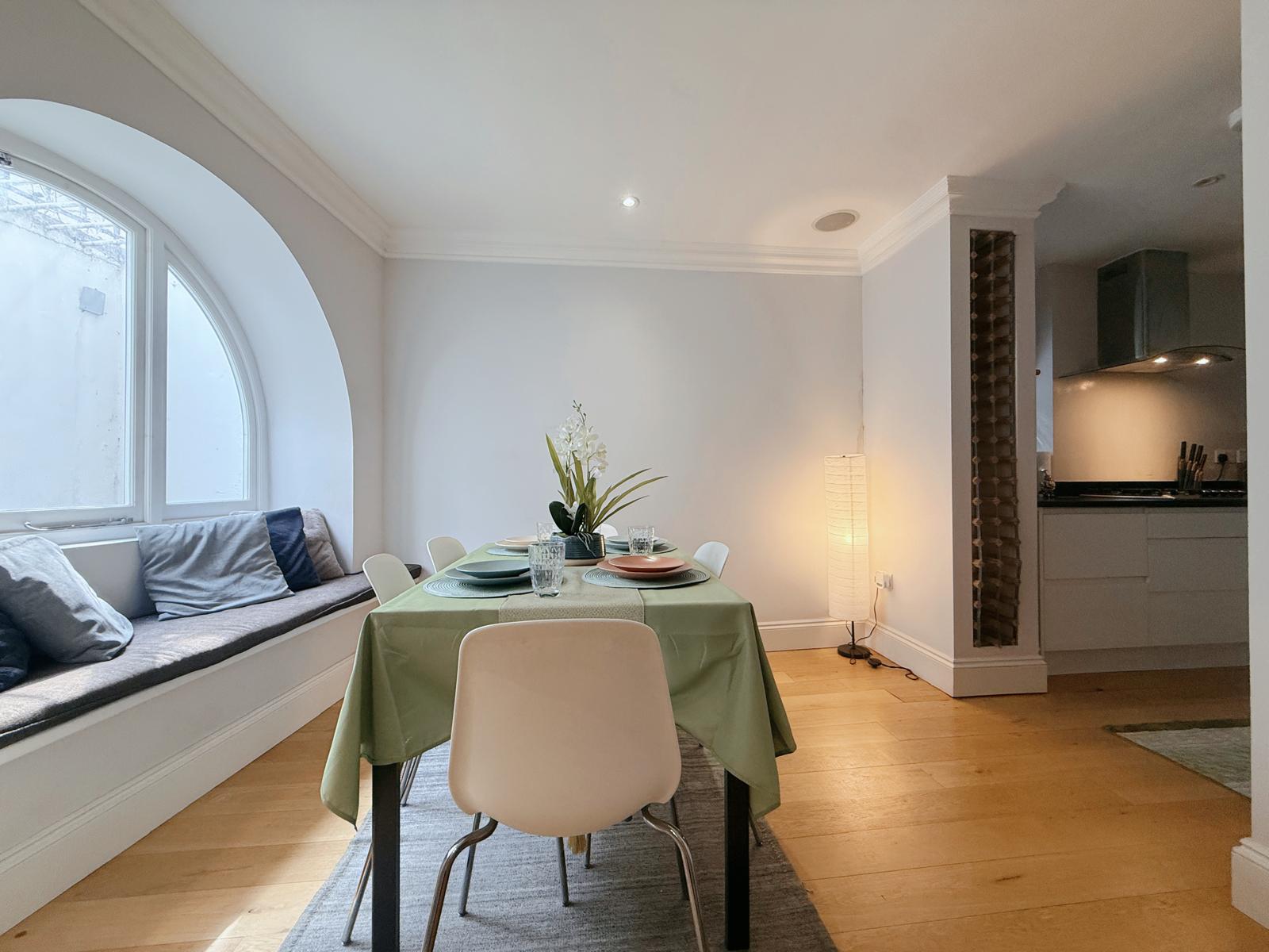 Spacious 5F House in Victoria , Safe & Quiet!