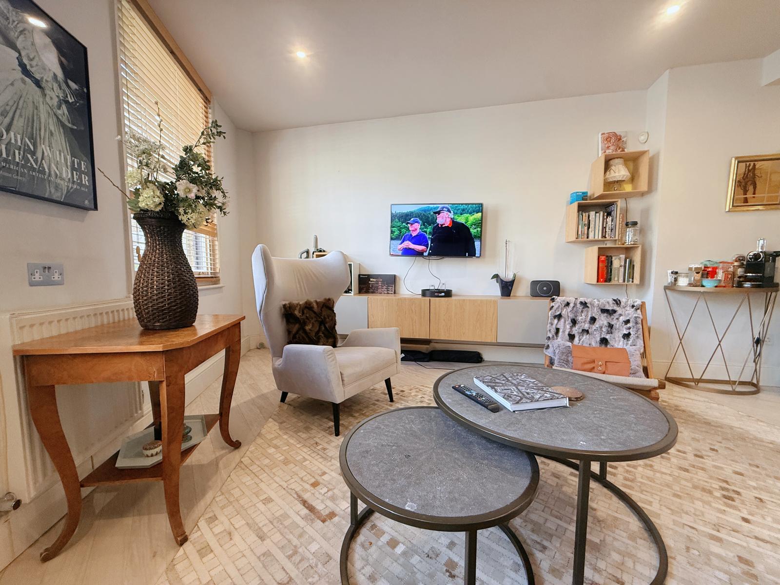 Luxury 3-En-suites House 3 mins to Pimlico with AC