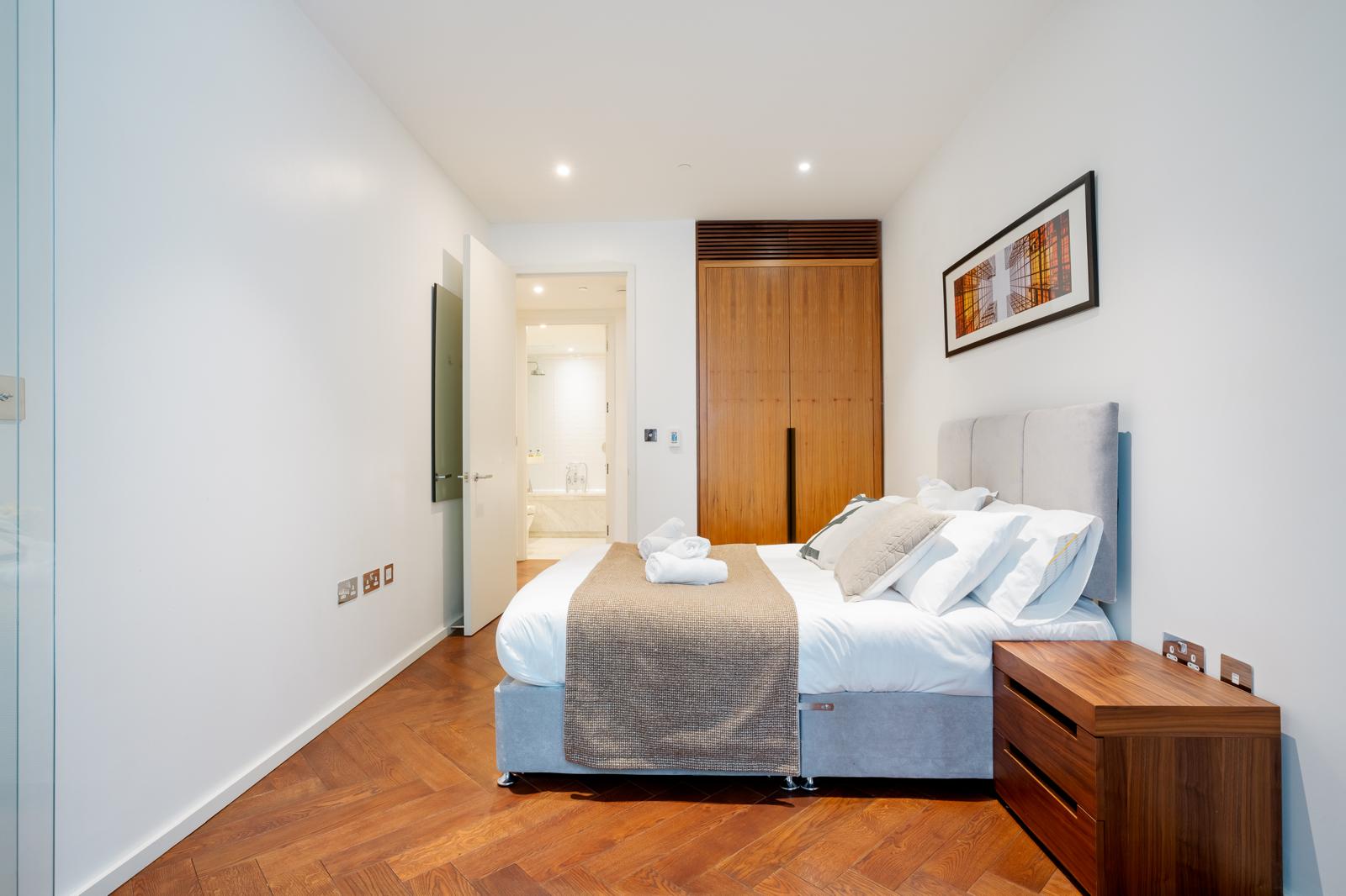 Luxury 2BRs Maisonette walk to Tube Nine Elm