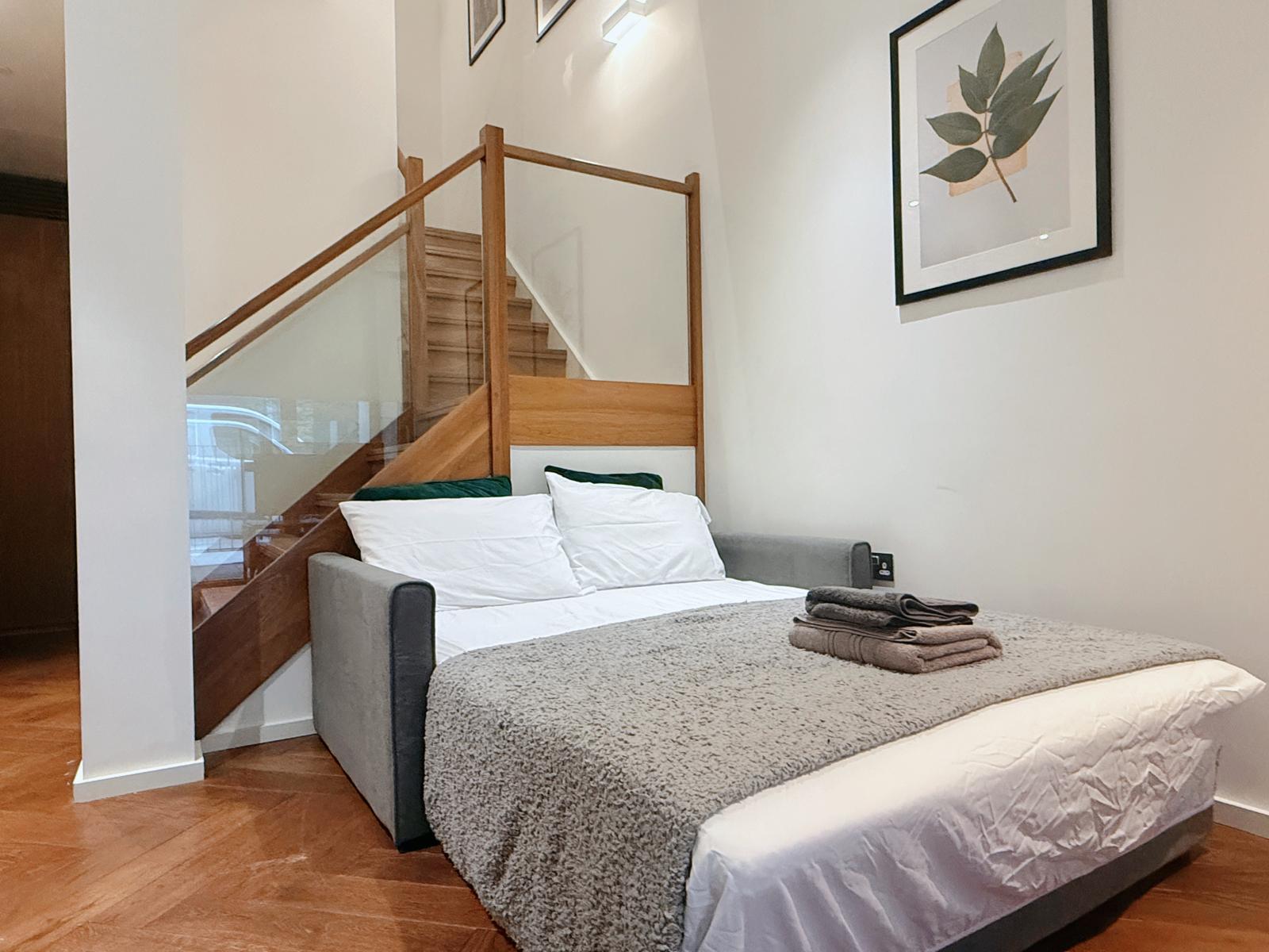 Luxury 2BRs Maisonette walk to Tube Nine Elm