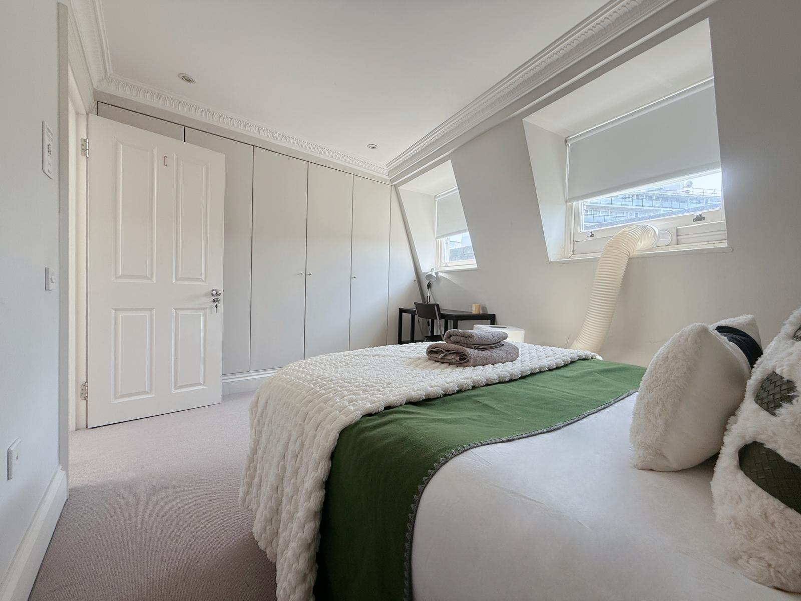 Spacious 5F House in Victoria , Safe & Quiet!