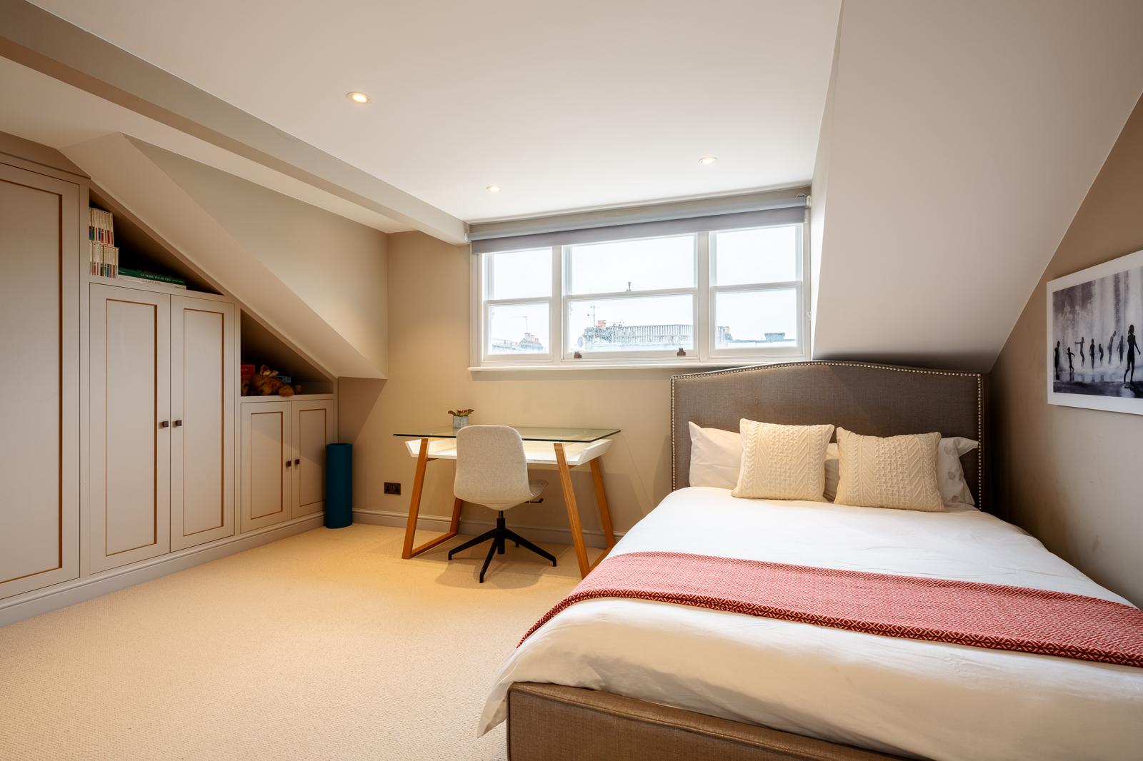 Chelsea Canvas: Art-Fueled 3BRs Townhouse | AC