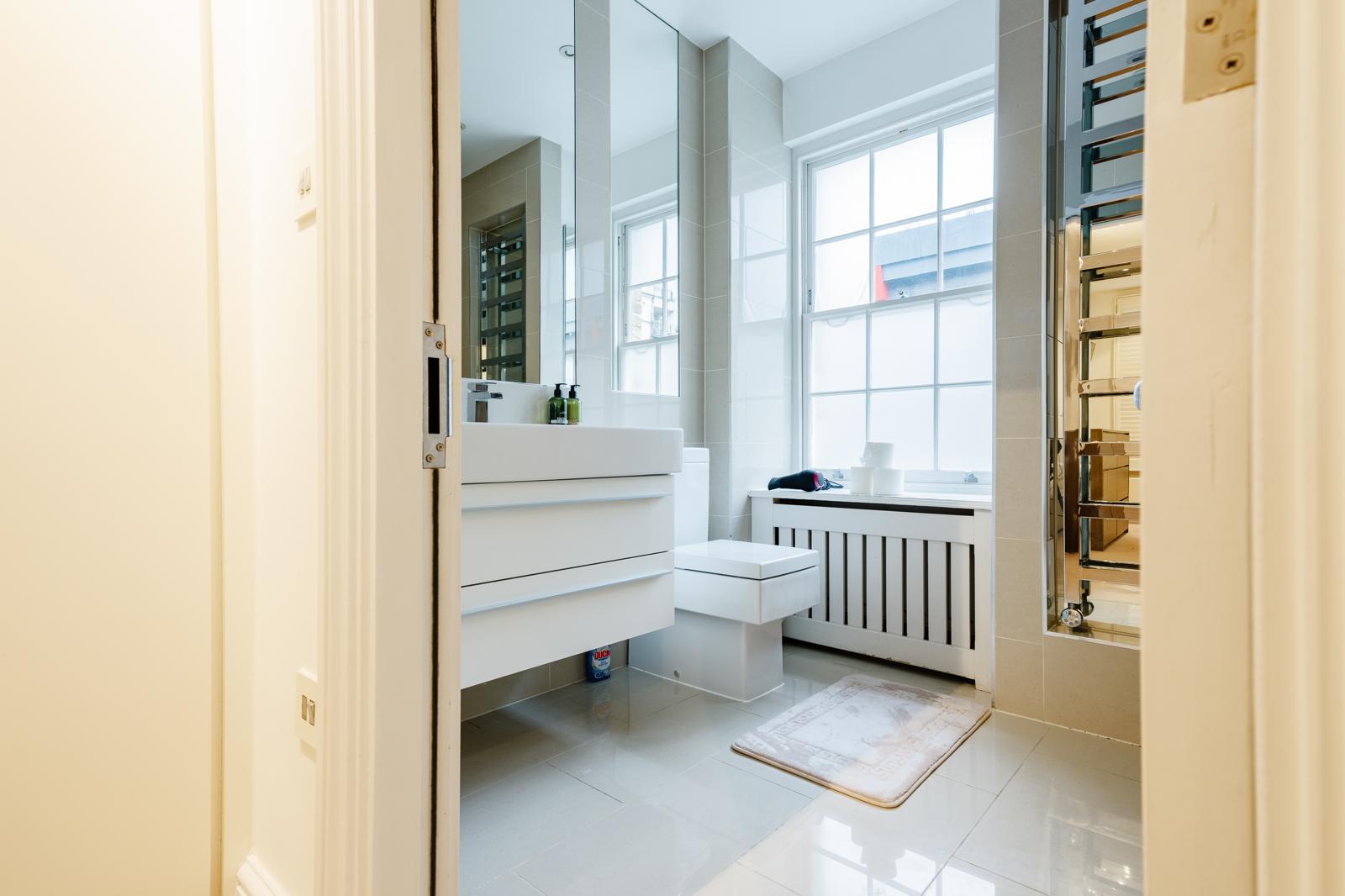 Spacious 3BRs townhouse 3 mins to Victoria | AC