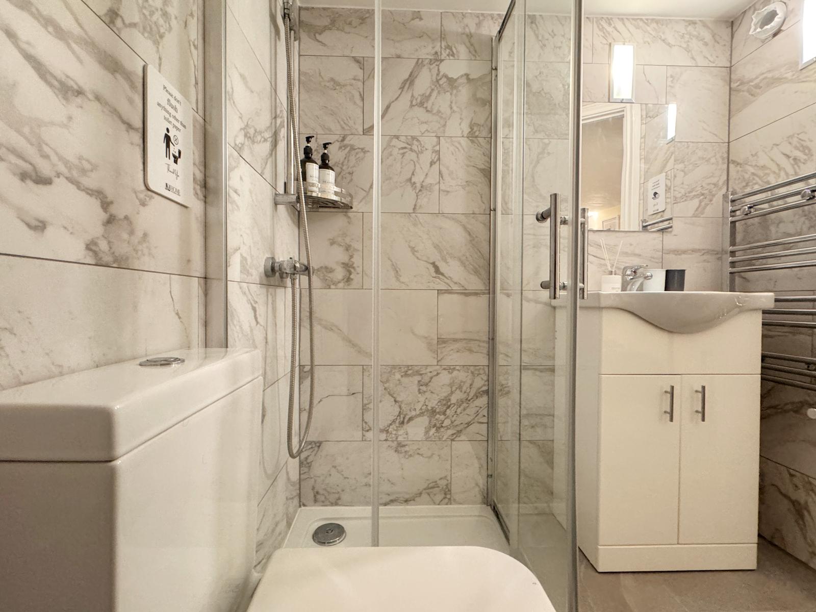 Stunning 3BRs 3F house close to Oxford with AC