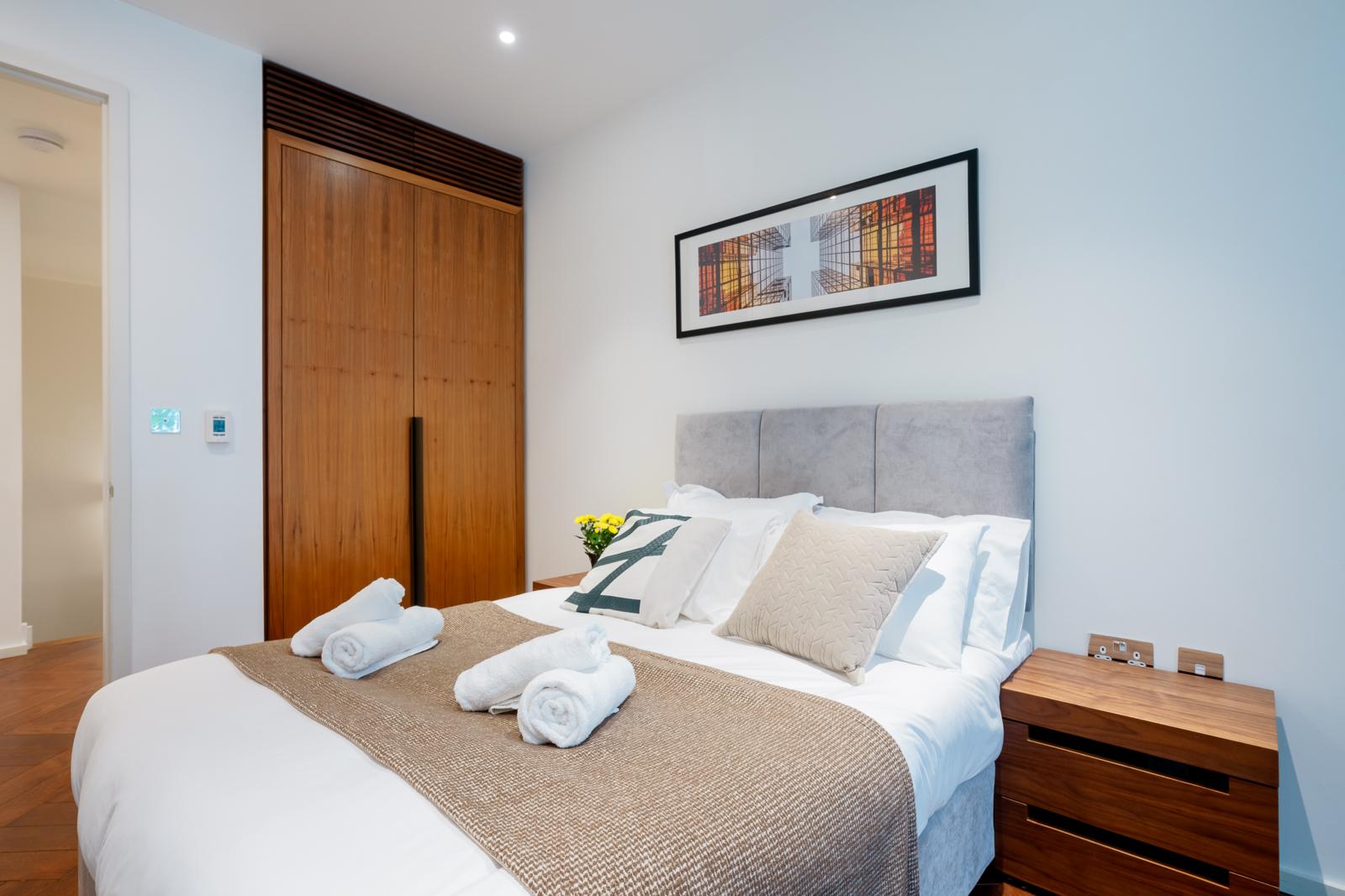 Luxury 2BRs Maisonette walk to Tube Nine Elm