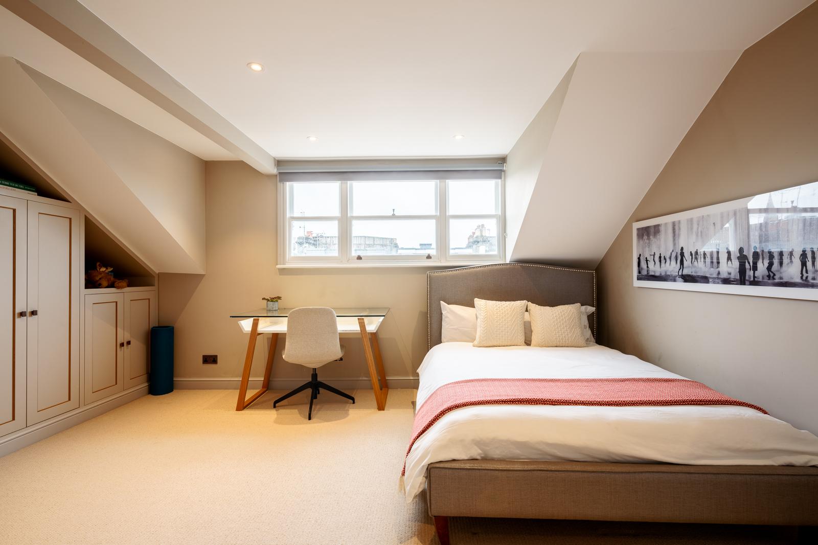 Chelsea Canvas: Art-Fueled 3BRs Townhouse | AC