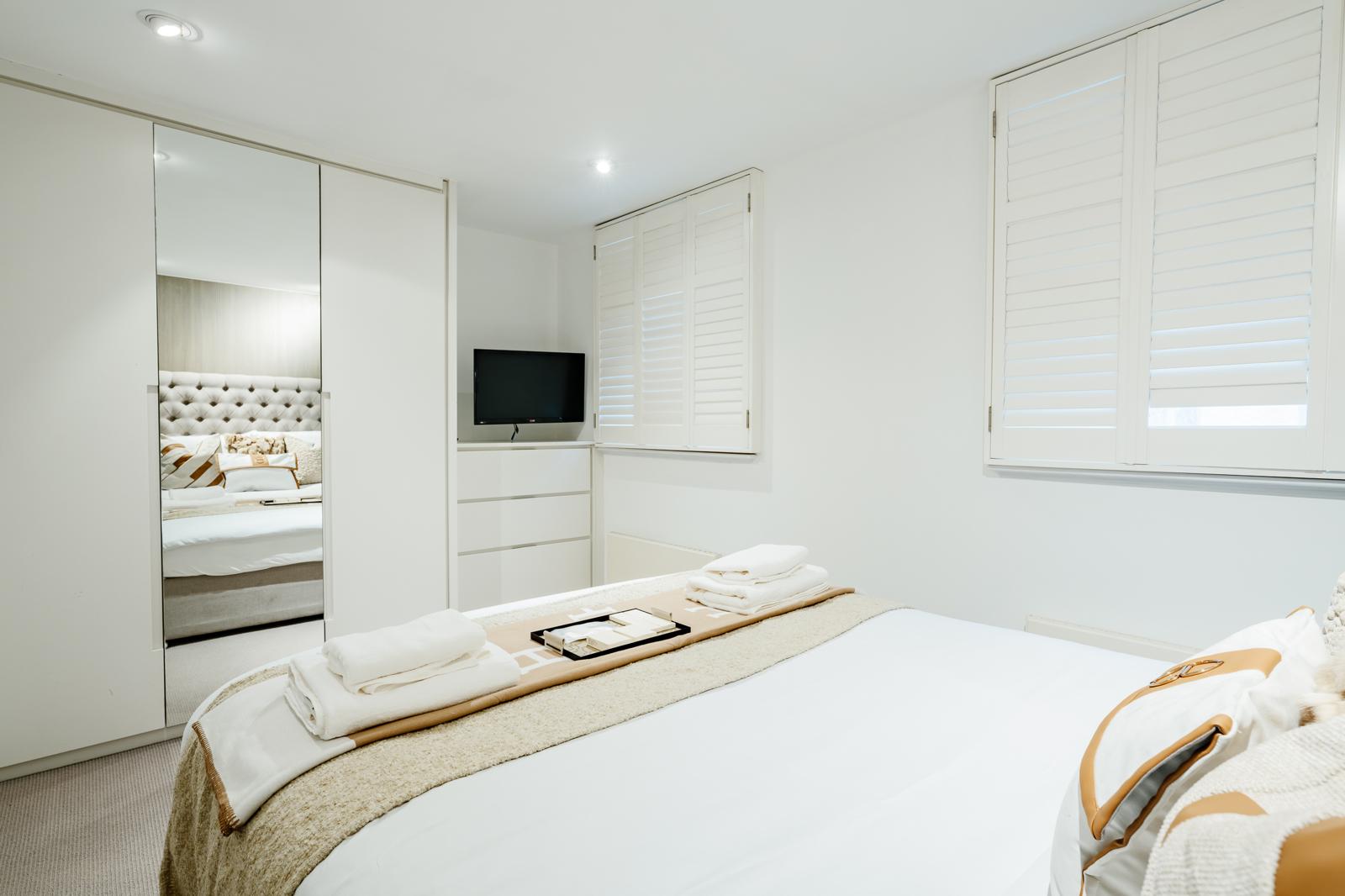 Spacious 3BRs townhouse 3 mins to Victoria | AC