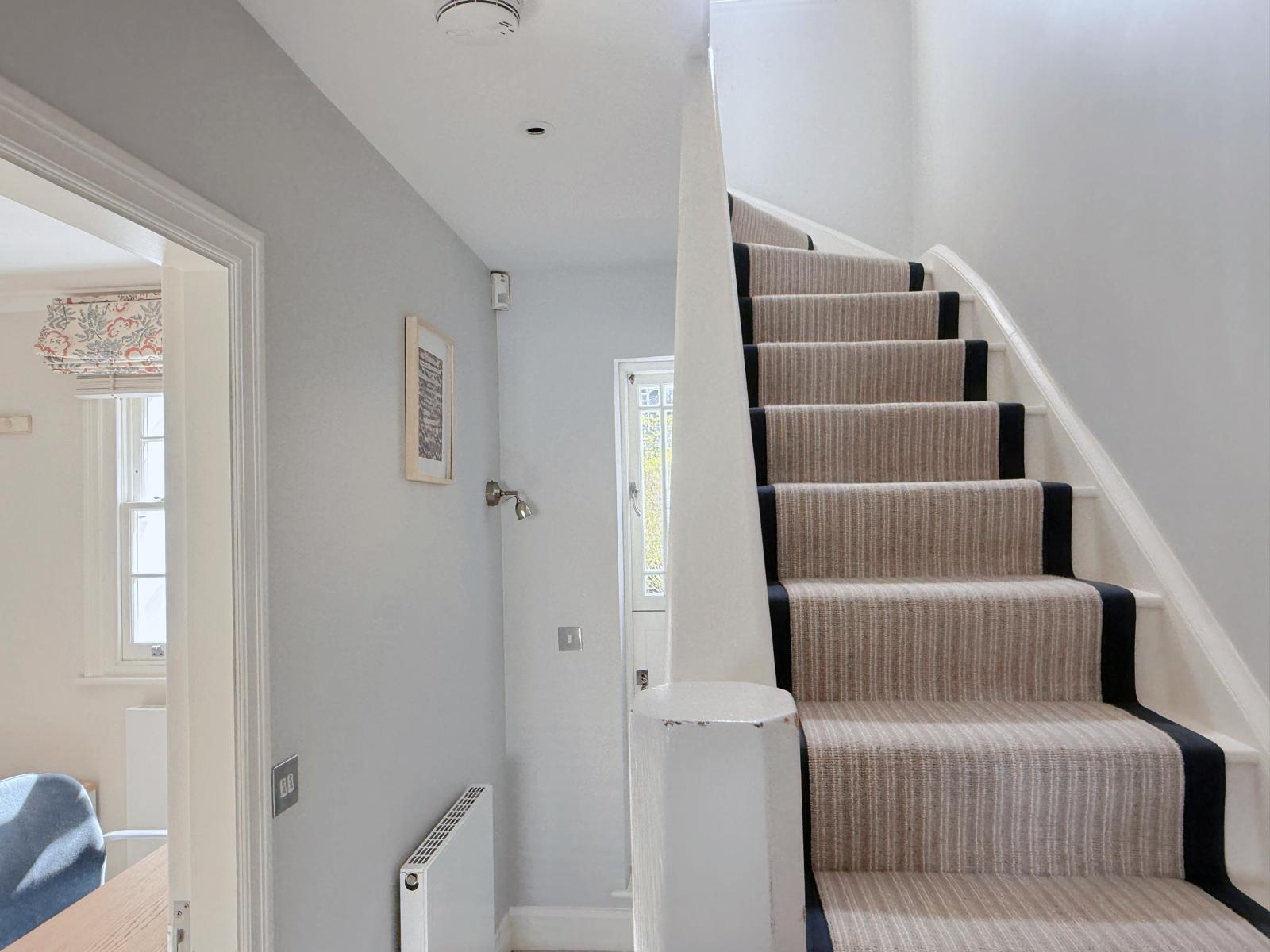 Stylish 3-Bedroom Terrace House Near Earls Court