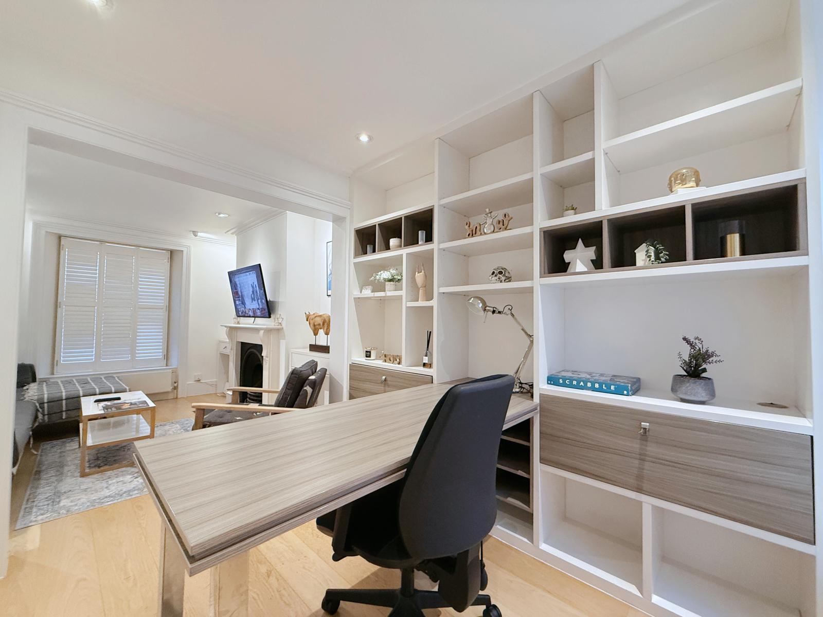 Spacious 3BRs townhouse 3 mins to Victoria | AC