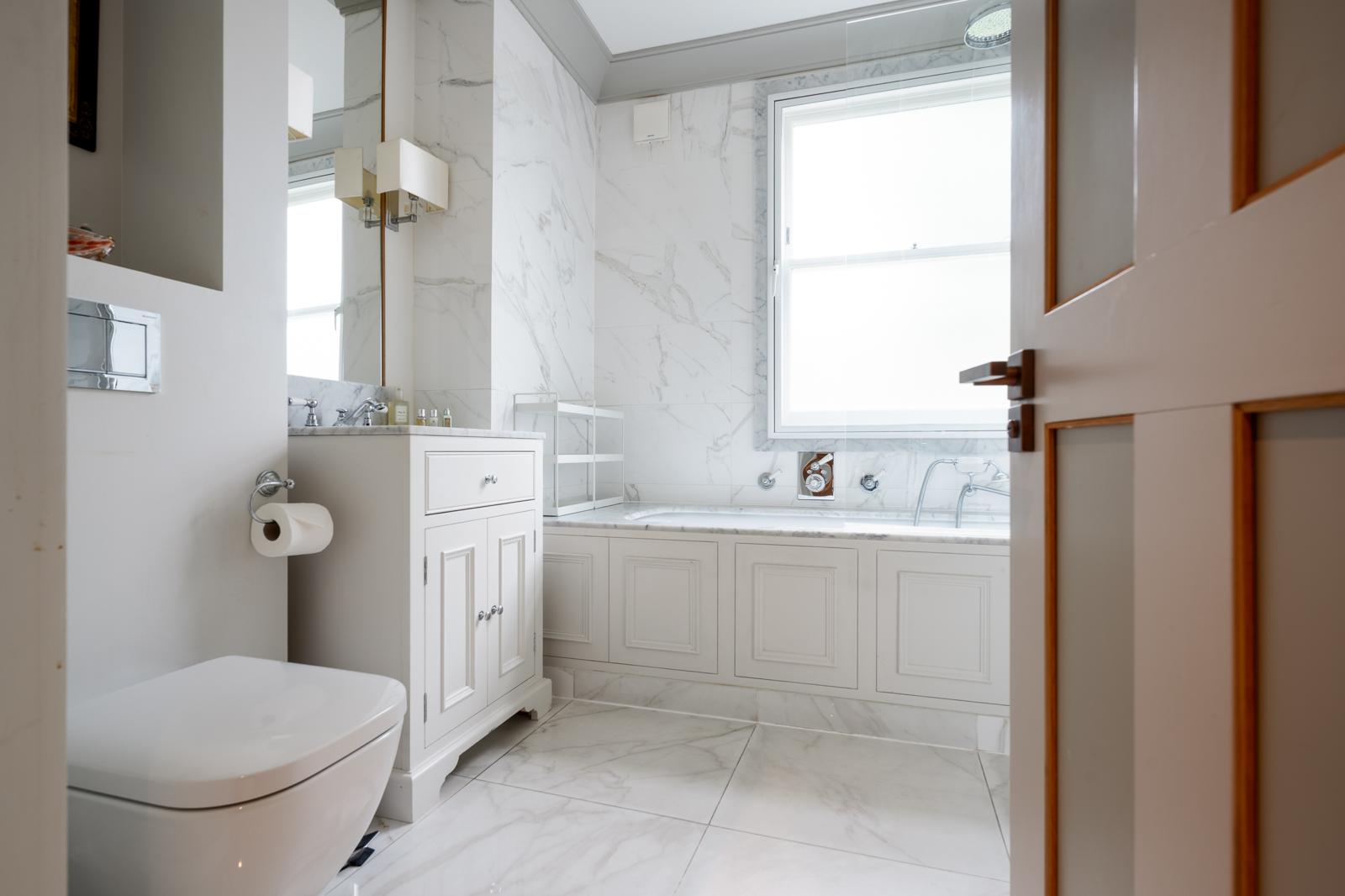 Chelsea Canvas: Art-Fueled 3BRs Townhouse | AC