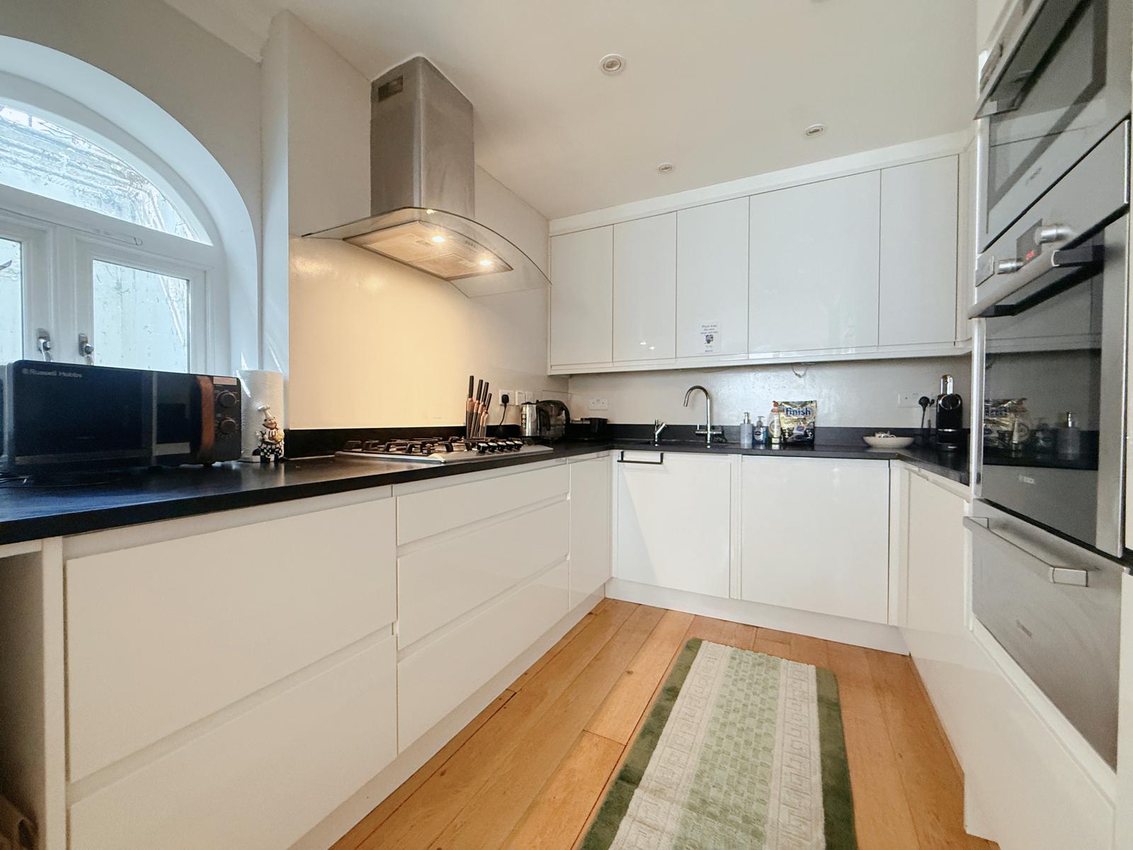 Spacious 5F House in Victoria , Safe & Quiet!