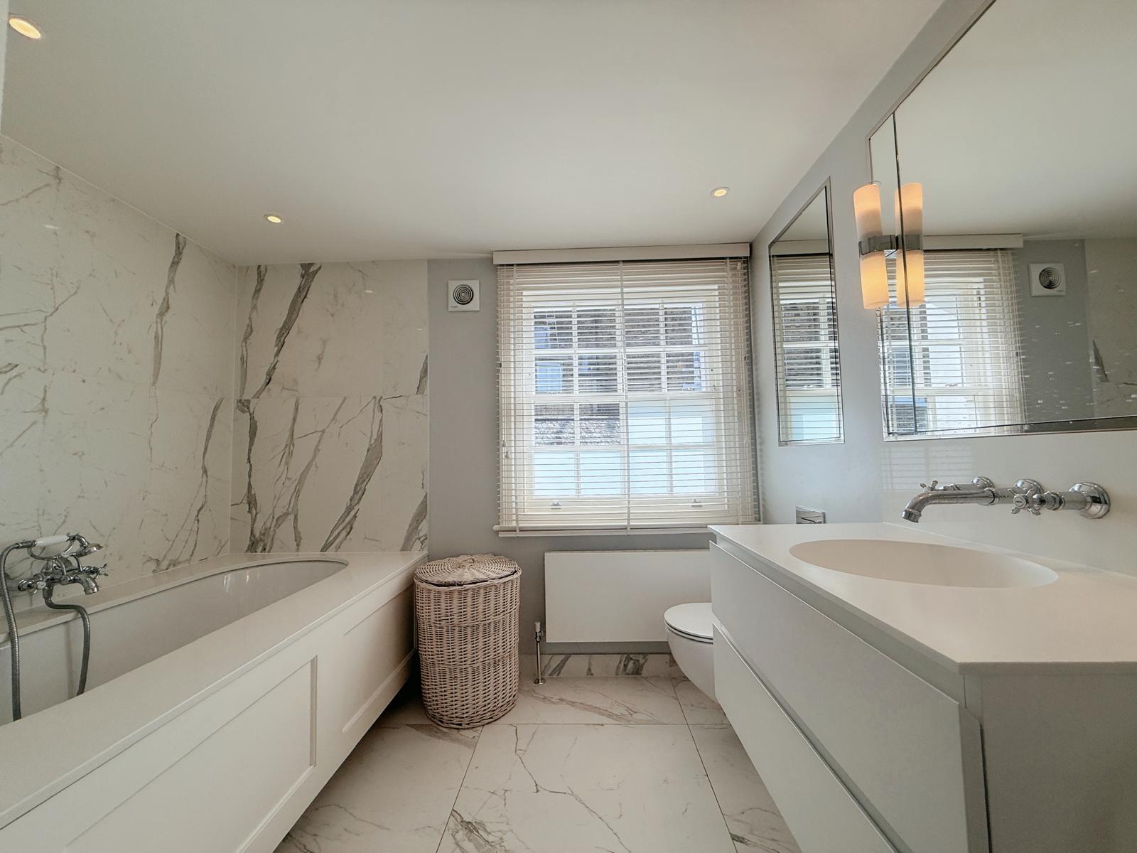 Stylish 3-Bedroom Terrace House Near Earls Court