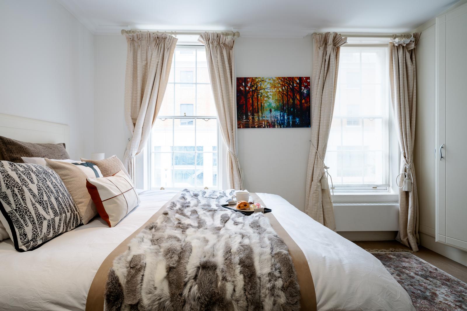 Royal Retreat: 3BR British Manor Near Victoria｜AC