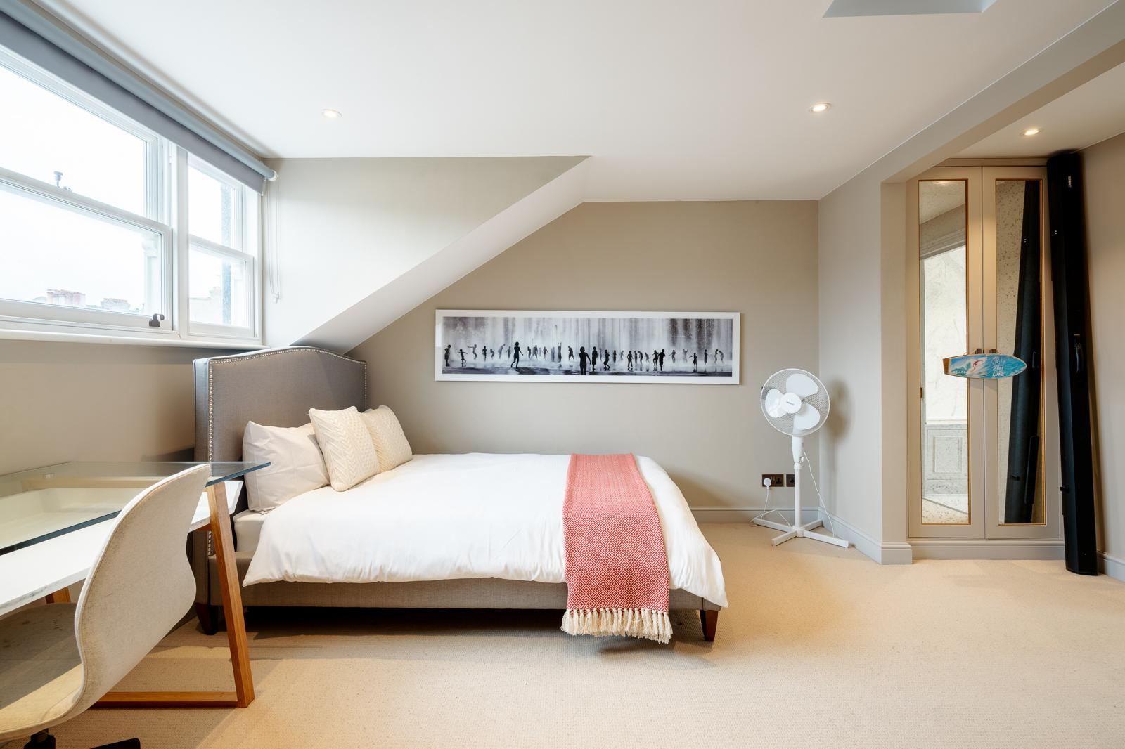 Chelsea Canvas: Art-Fueled 3BRs Townhouse | AC