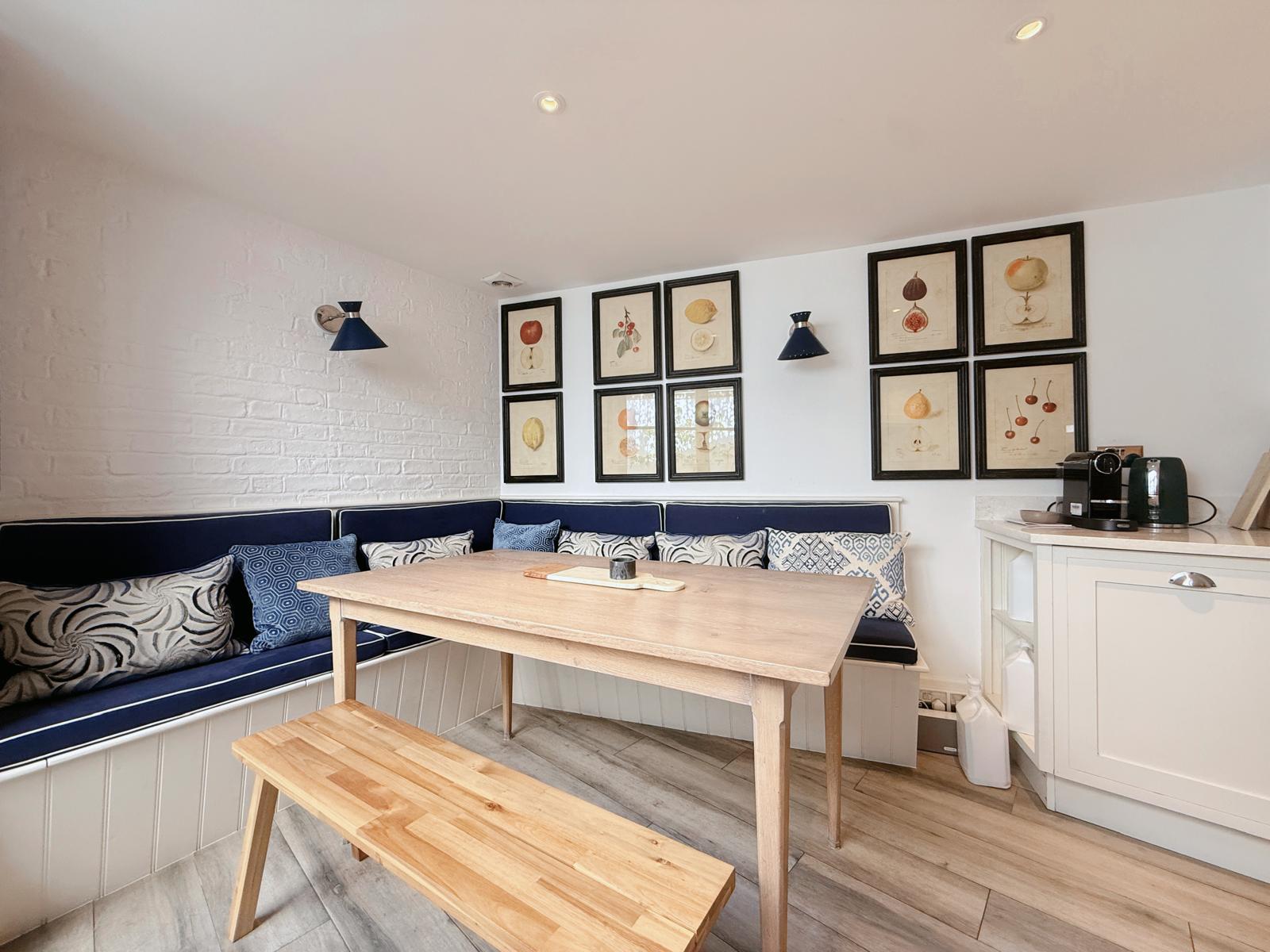 Stylish 3-Bedroom Terrace House Near Earls Court