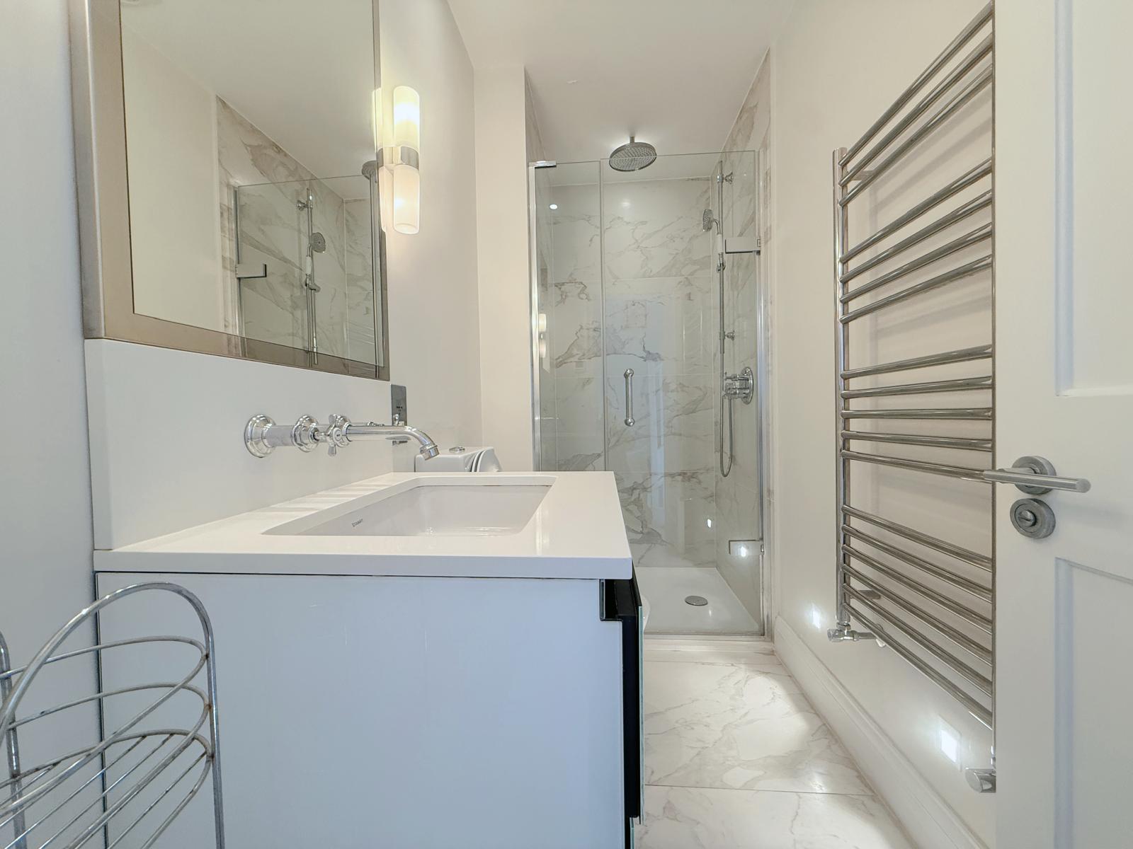 Stylish 3-Bedroom Terrace House Near Earls Court