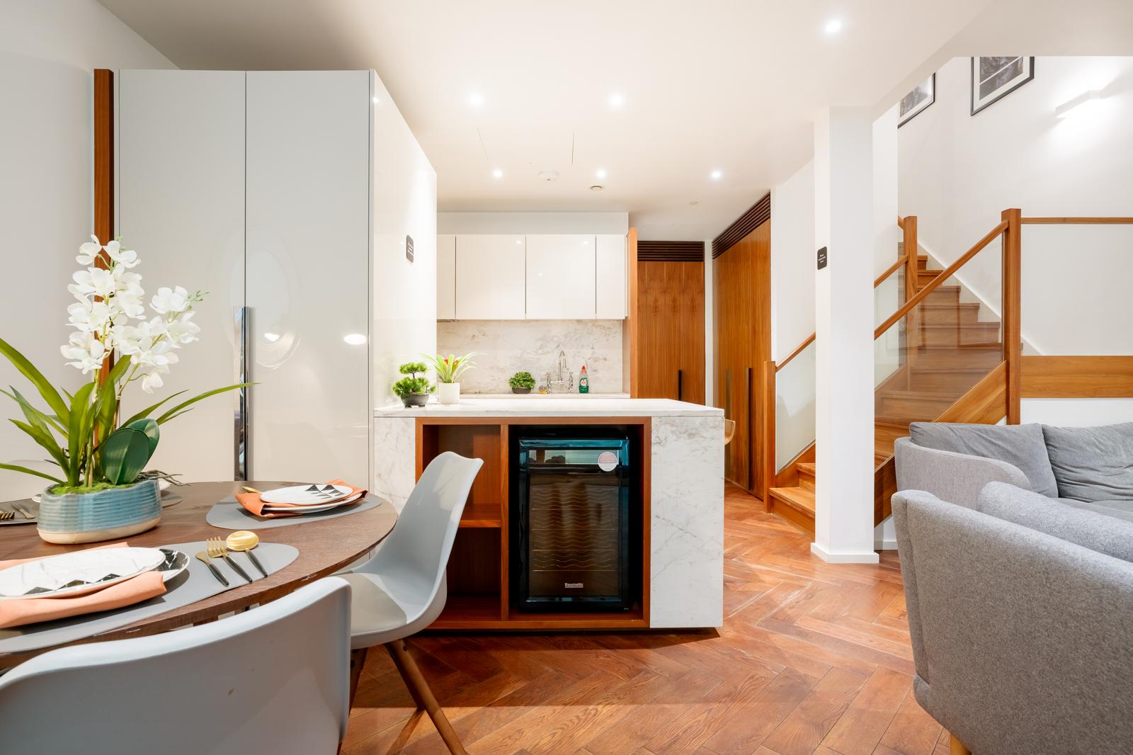 Luxury 2BRs Maisonette walk to Tube Nine Elm