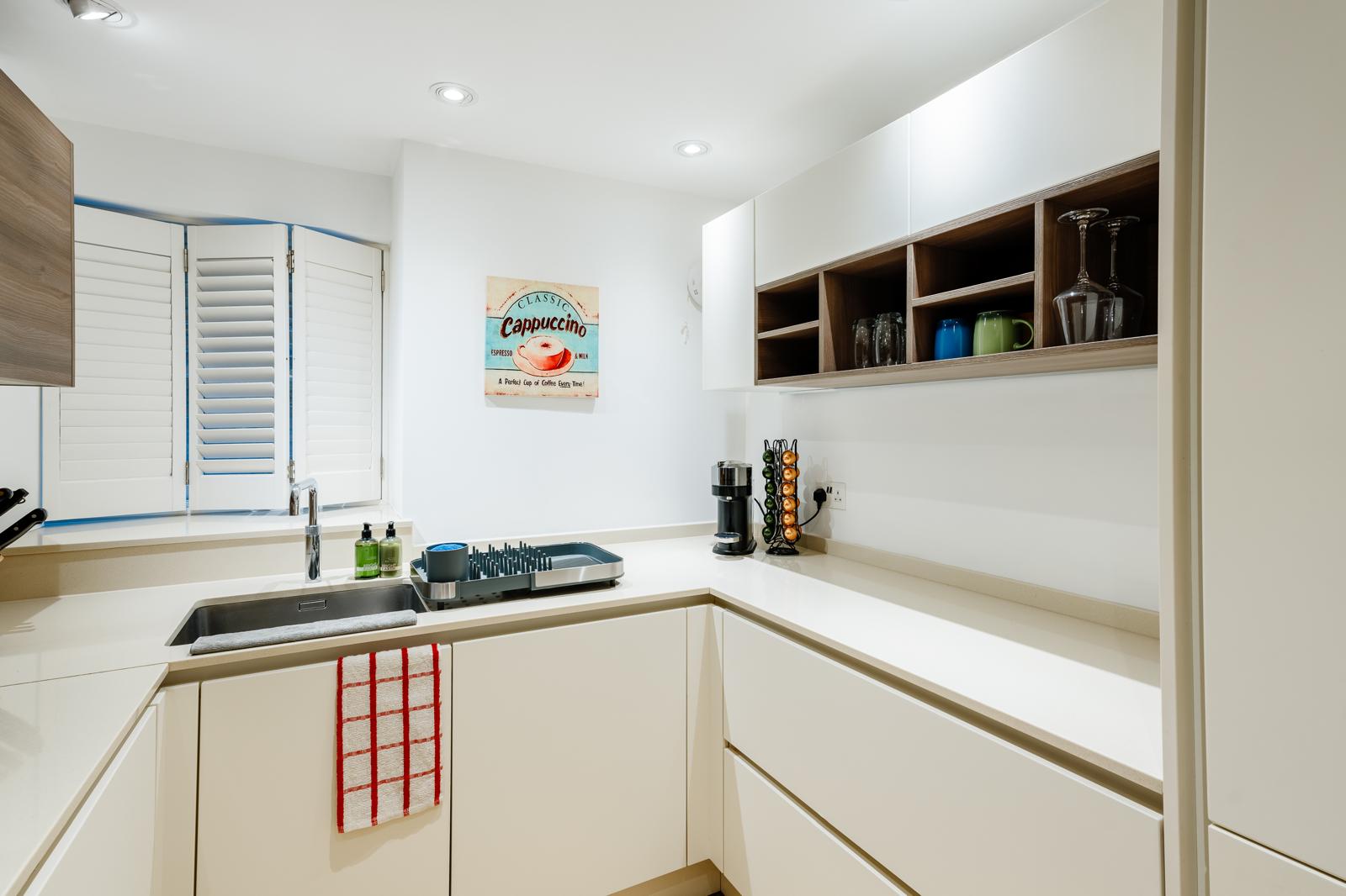 Spacious 3BRs townhouse 3 mins to Victoria | AC