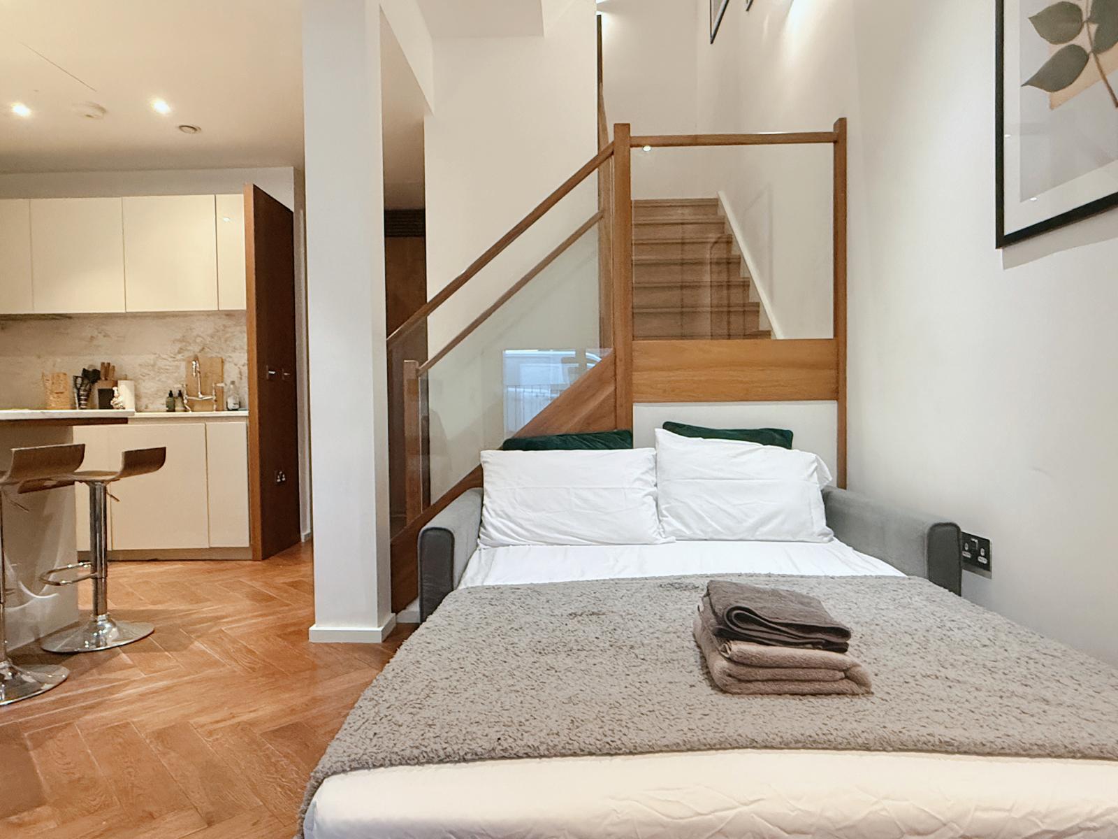 Luxury 2BRs Maisonette walk to Tube Nine Elm