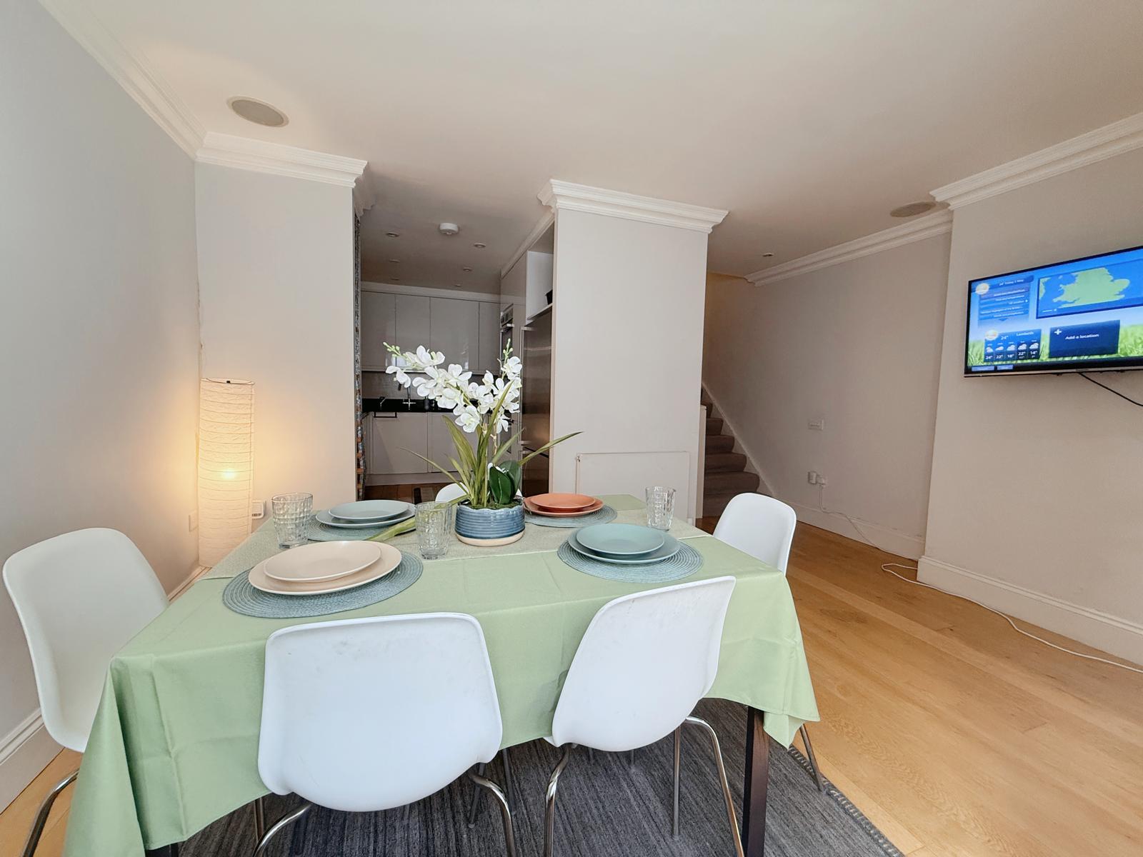 Spacious 5F House in Victoria , Safe & Quiet!