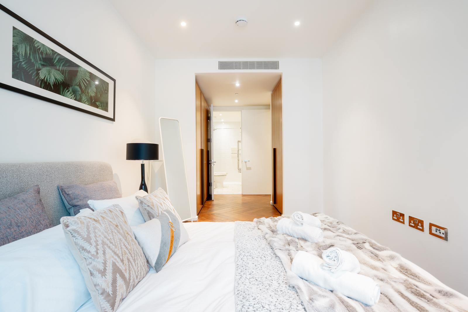 Luxury 2BRs Maisonette walk to Tube Nine Elm