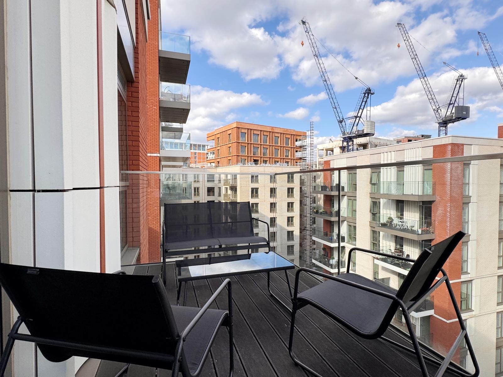 Skyline Serenity: Nine Elms 3BRs Haven