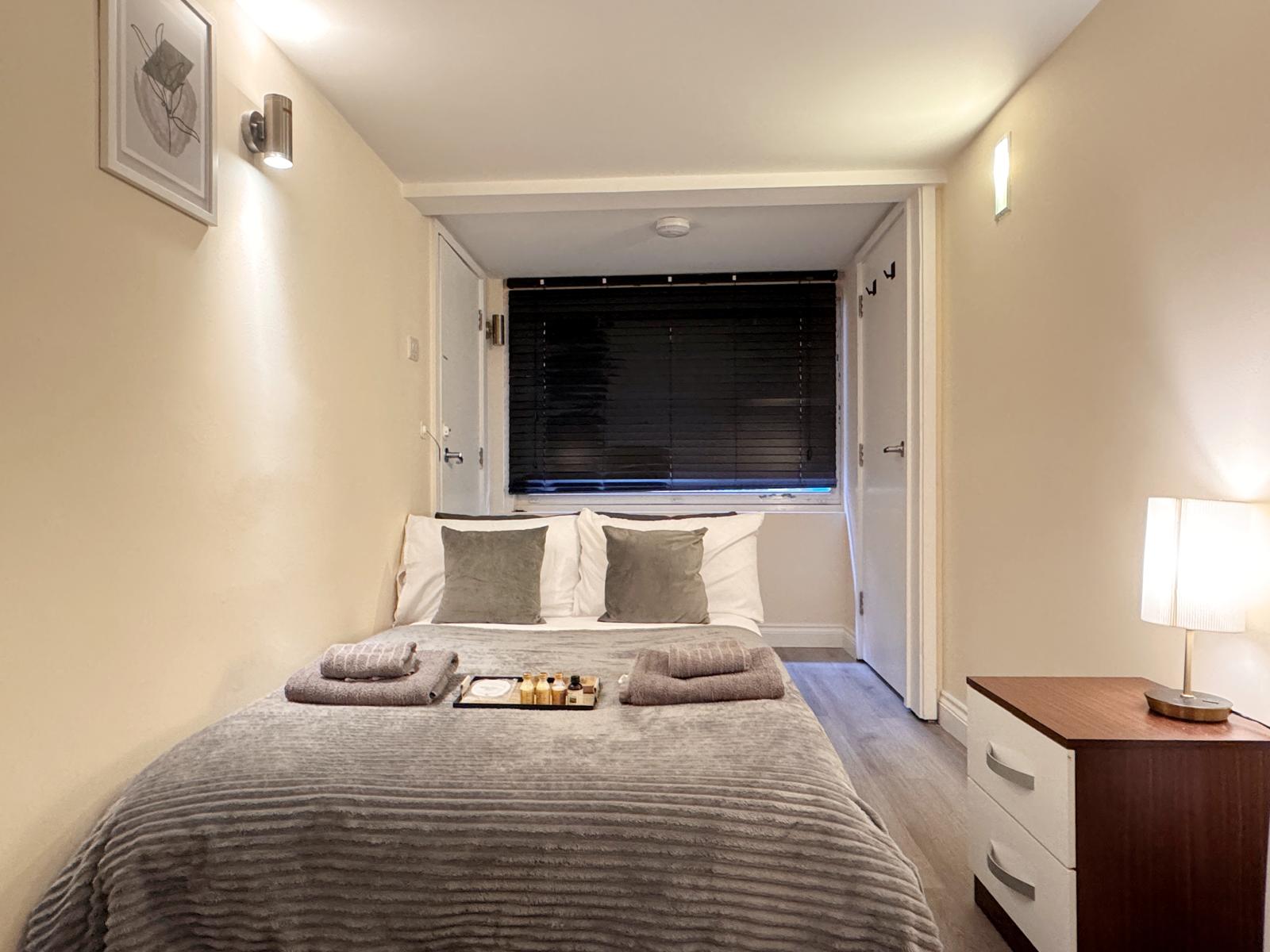 Stunning 3BRs 3F house close to Oxford with AC