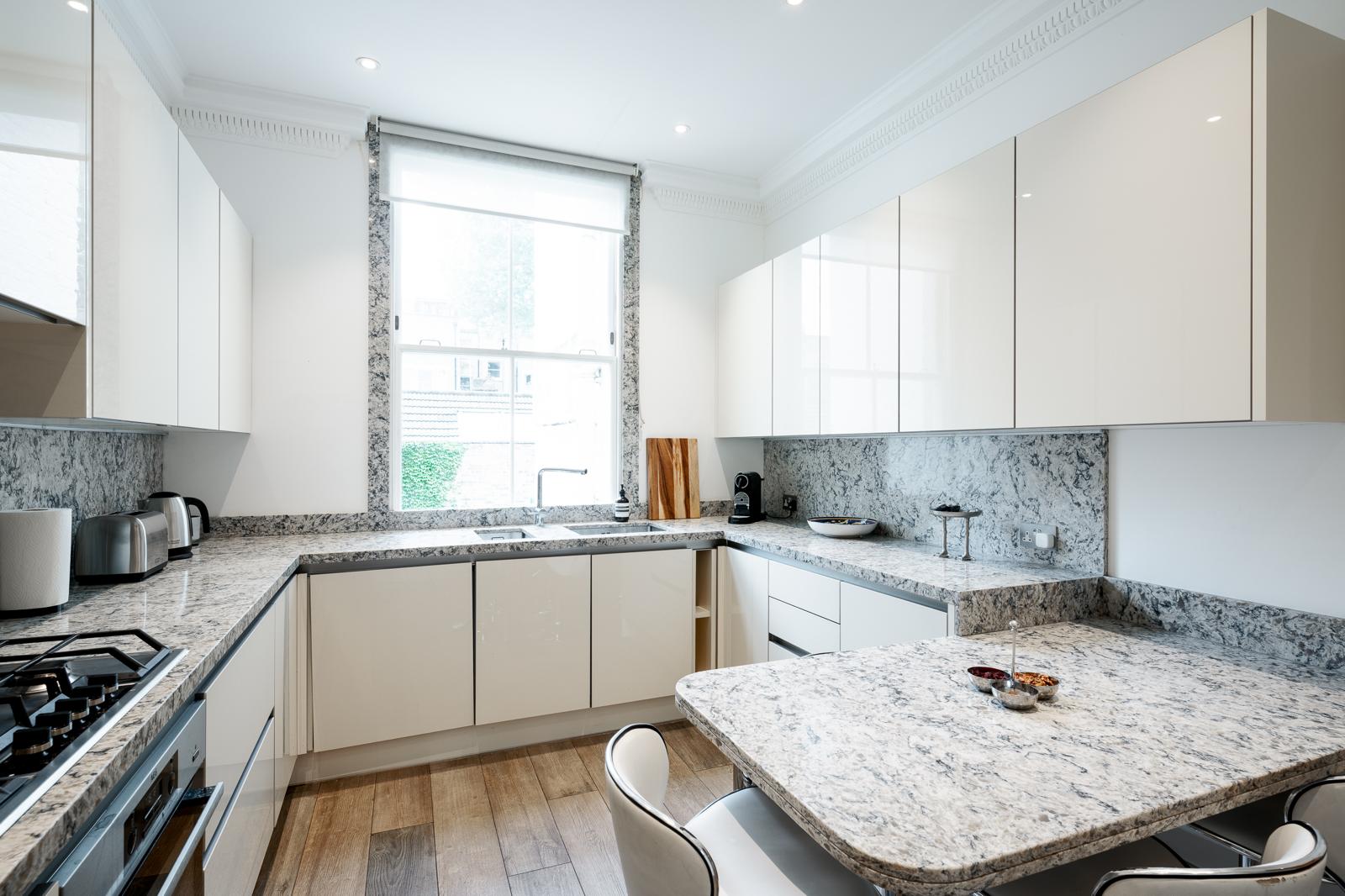 Chelsea Canvas: Art-Fueled 3BRs Townhouse | AC