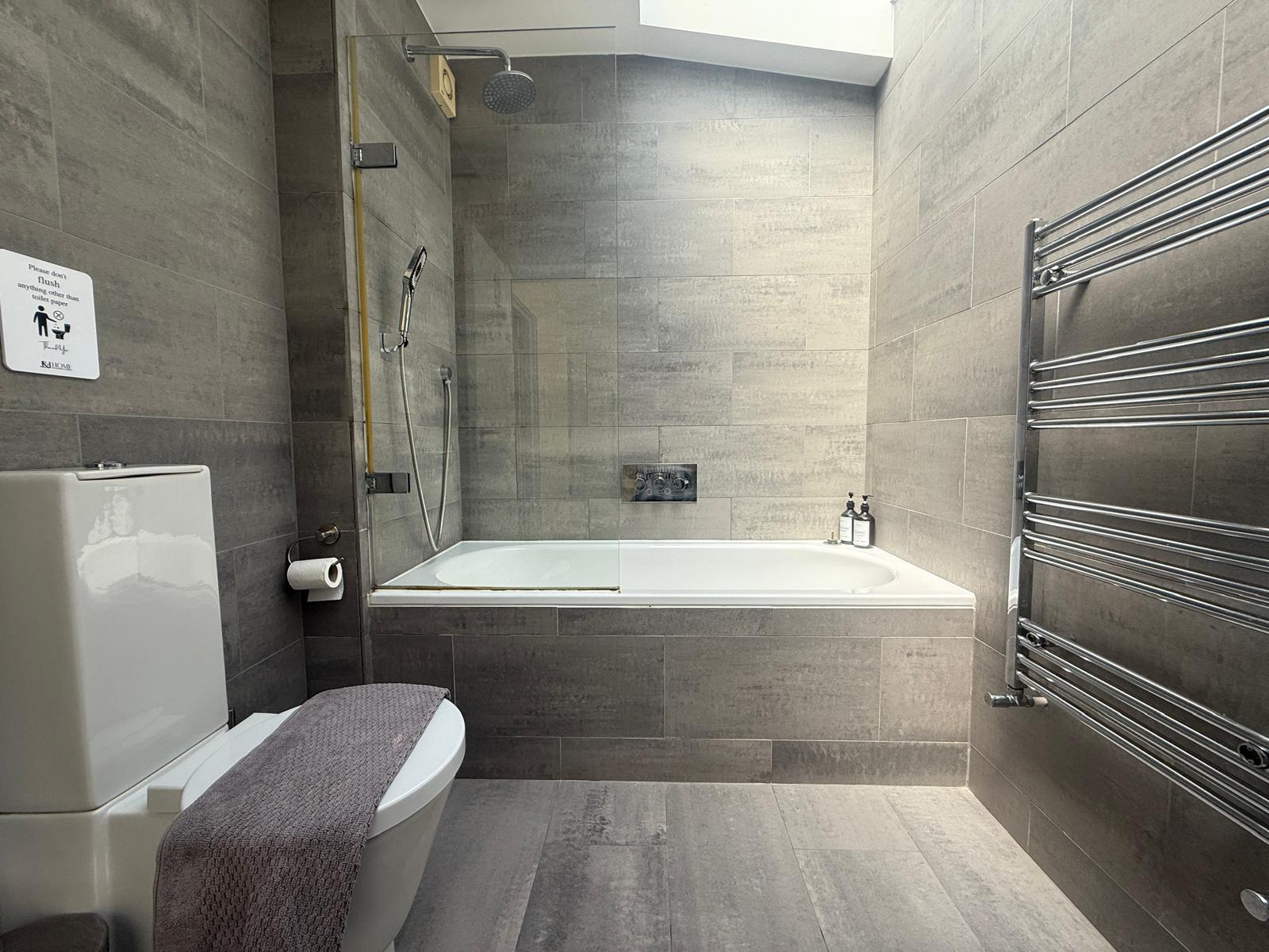 Stunning 3BRs 3F house close to Oxford with AC