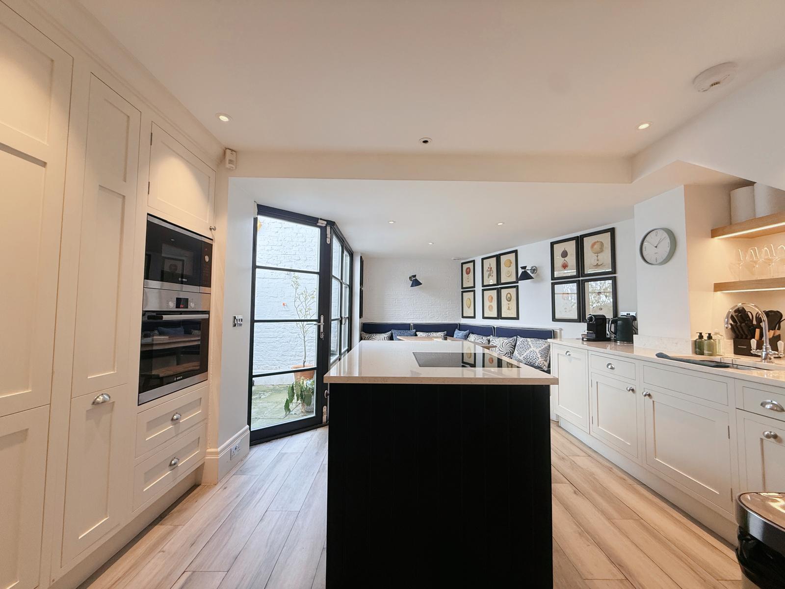 Stylish 3-Bedroom Terrace House Near Earls Court