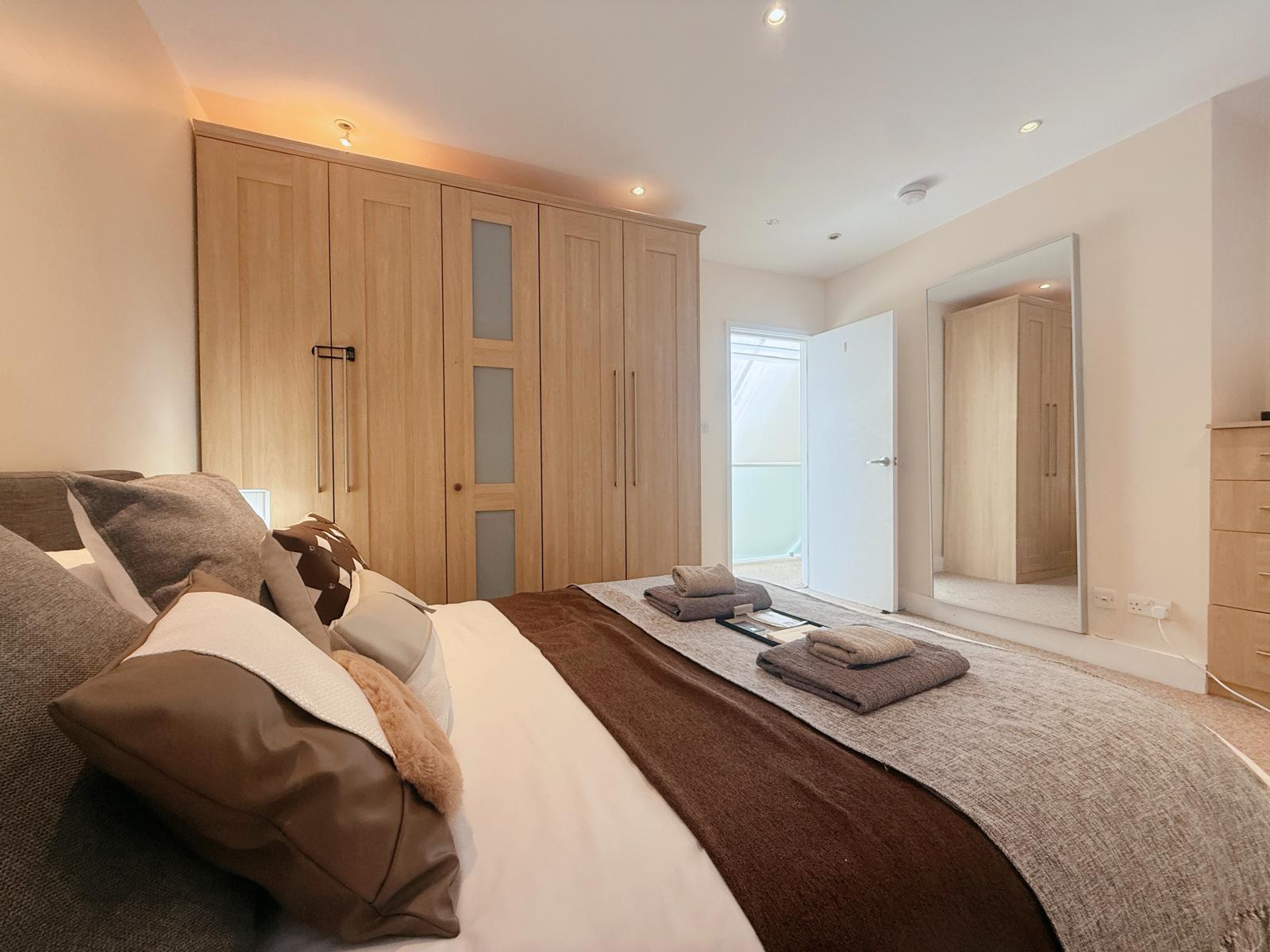 Stunning 3BRs 3F house close to Oxford with AC