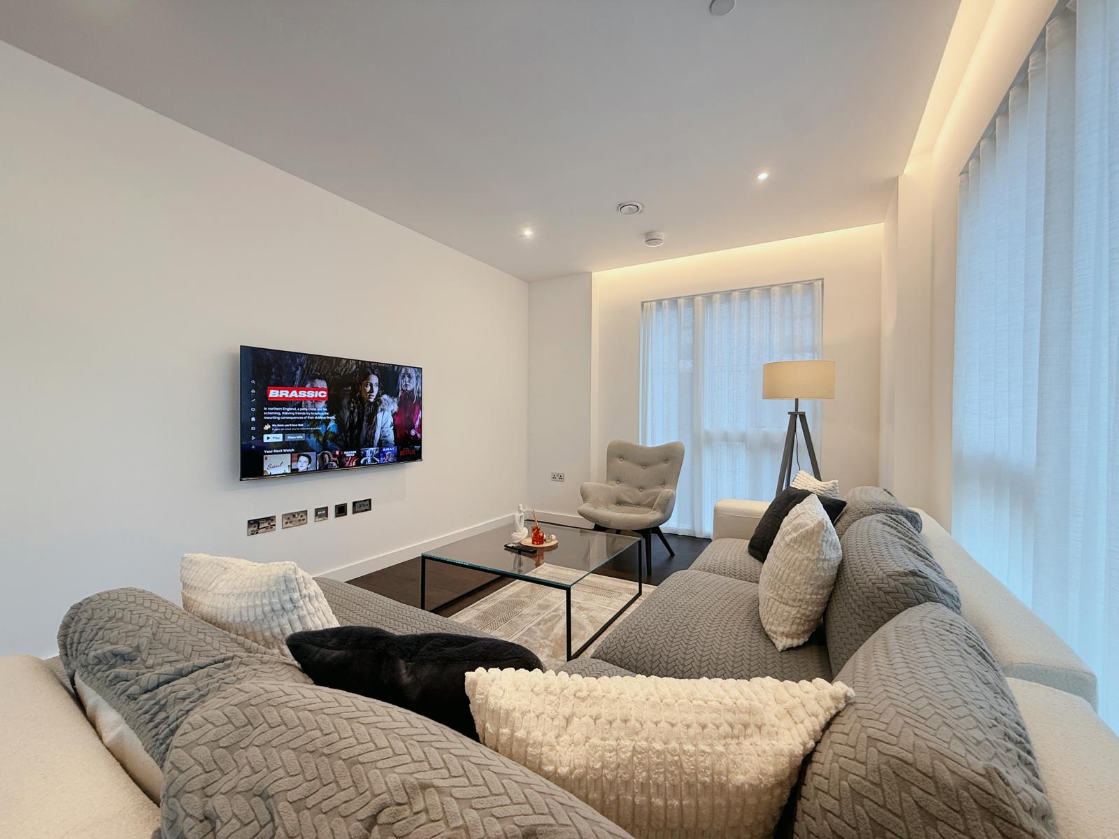 Skyline Serenity: Nine Elms 3BRs Haven