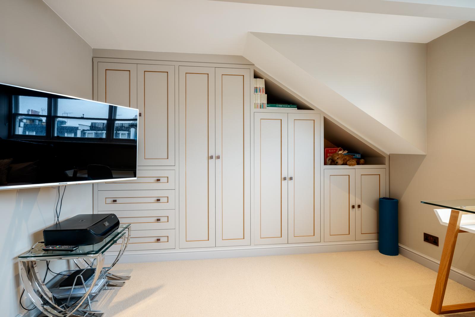 Chelsea Canvas: Art-Fueled 3BRs Townhouse | AC