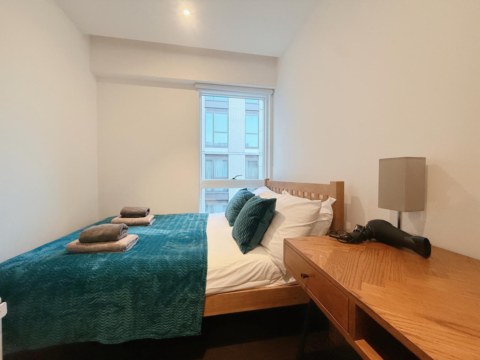 Skyline Serenity: Nine Elms 3BRs Haven