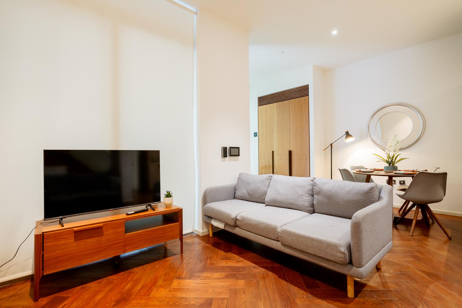 Luxury 2BRs Maisonette walk to Tube Nine Elm