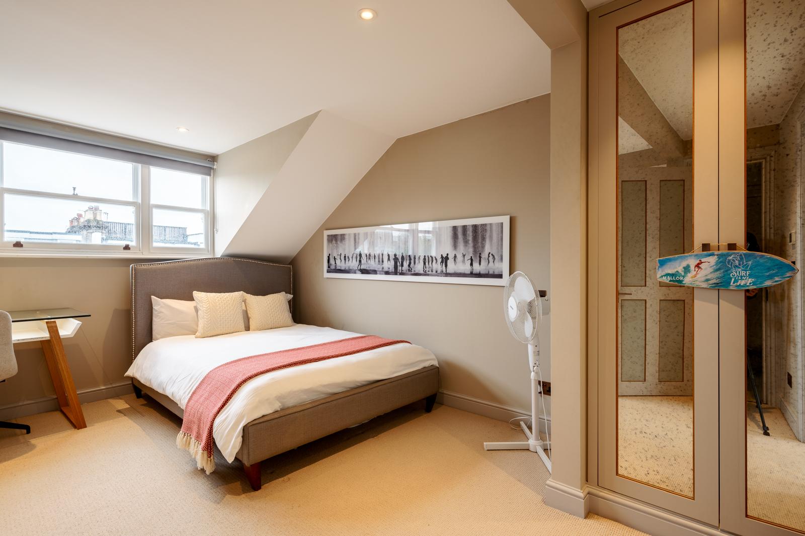 Chelsea Canvas: Art-Fueled 3BRs Townhouse | AC