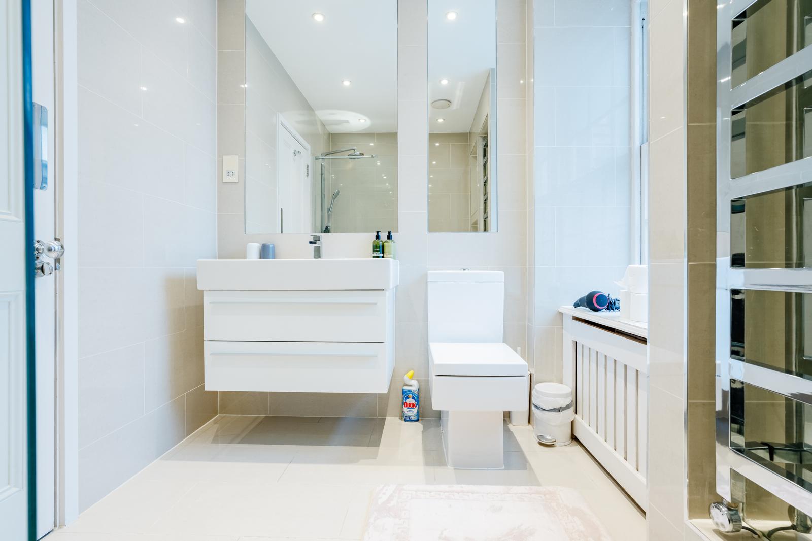 Spacious 3BRs townhouse 3 mins to Victoria | AC