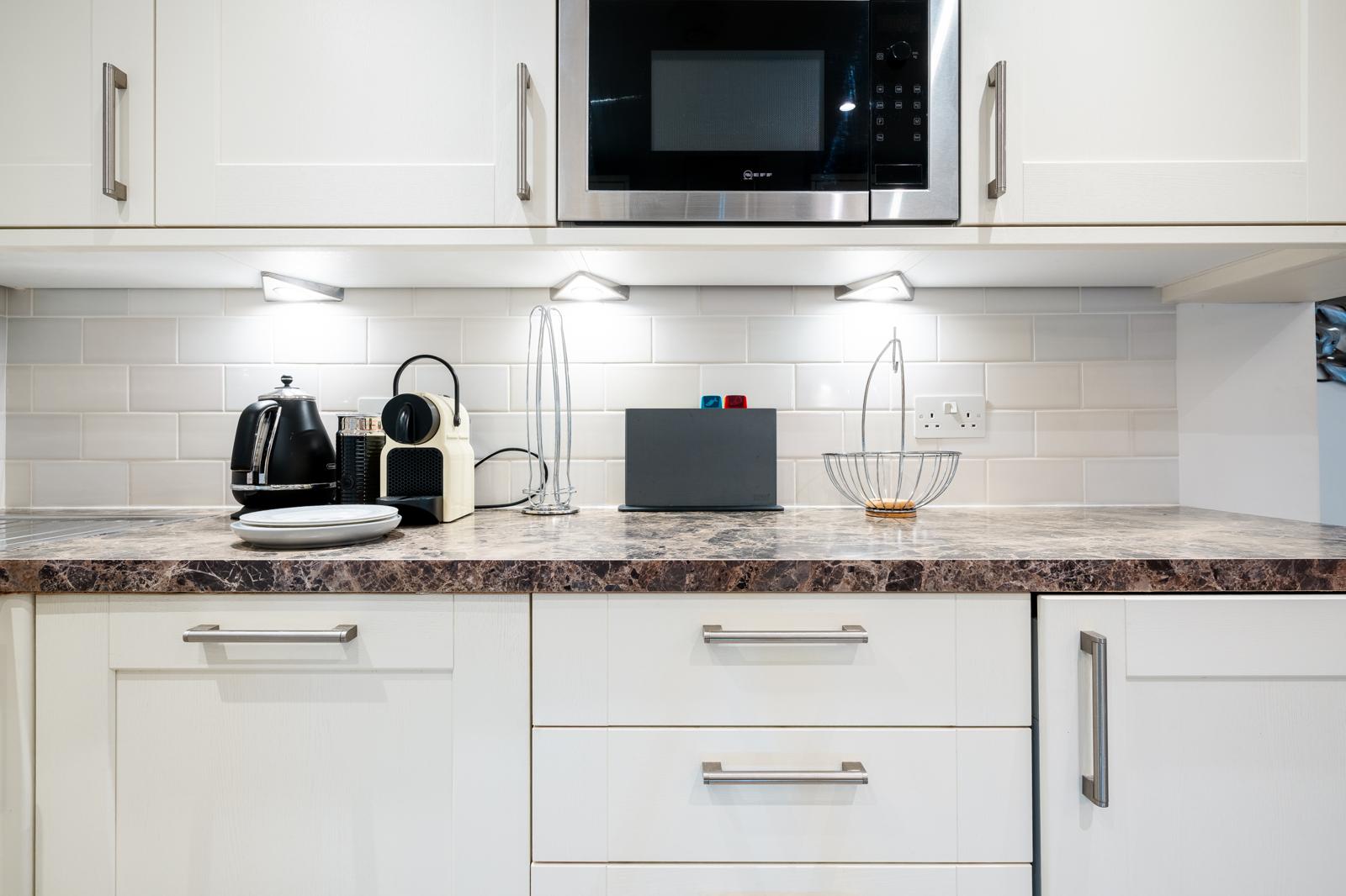 Royal Retreat: 3BR British Manor Near Victoria｜AC