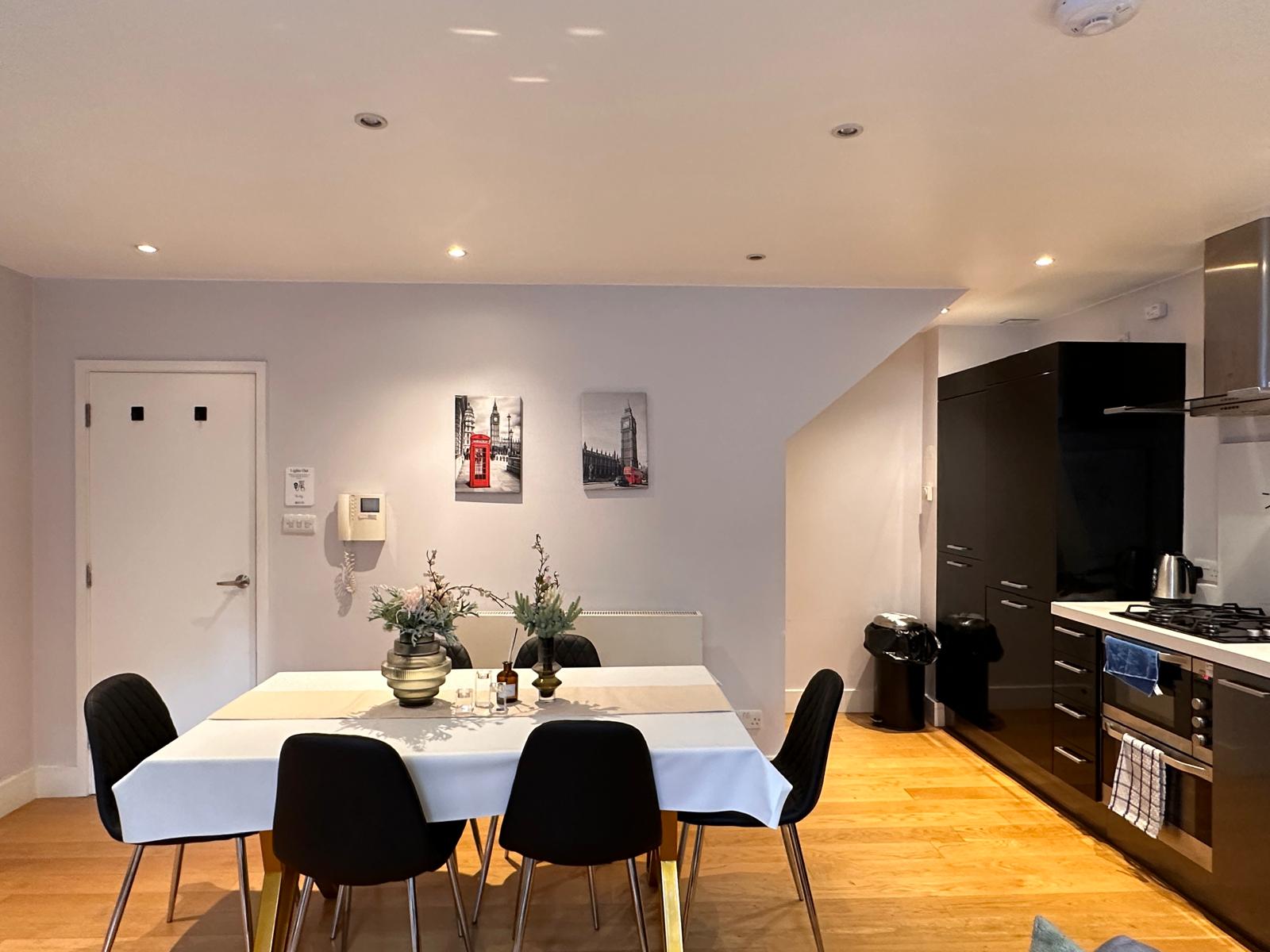 Stunning 3BRs 3F house close to Oxford with AC