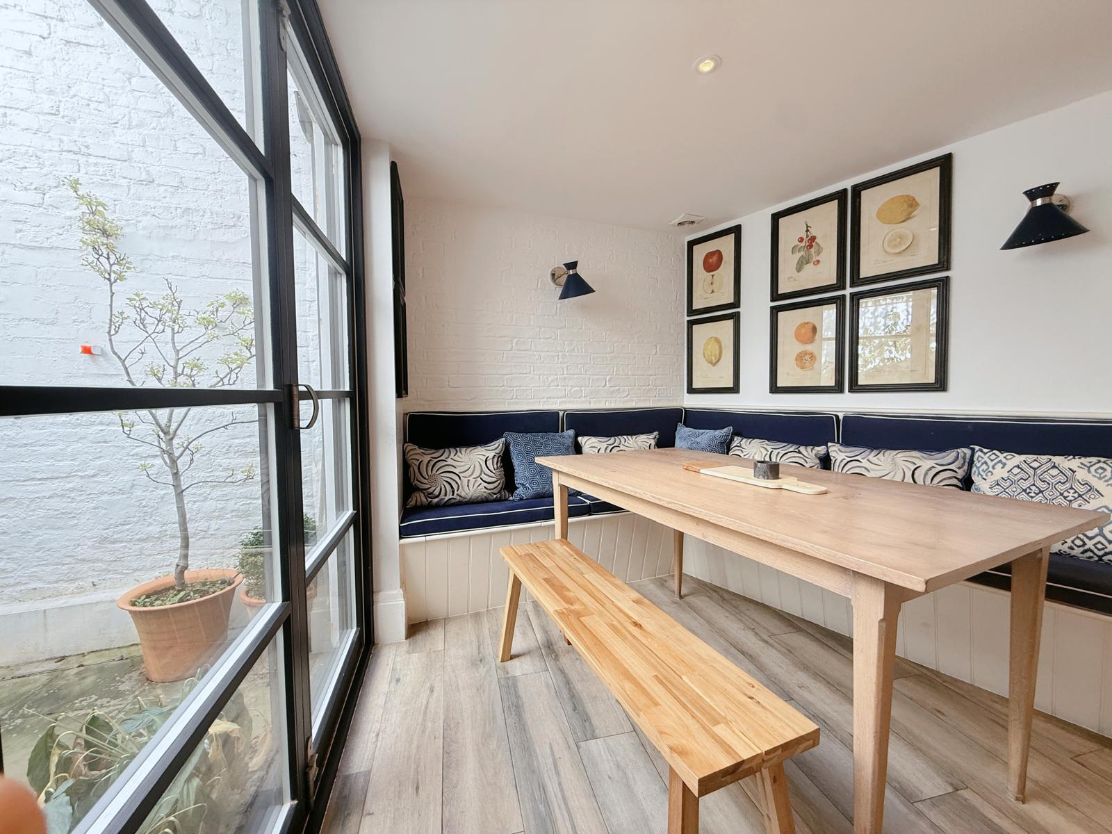 Stylish 3-Bedroom Terrace House Near Earls Court