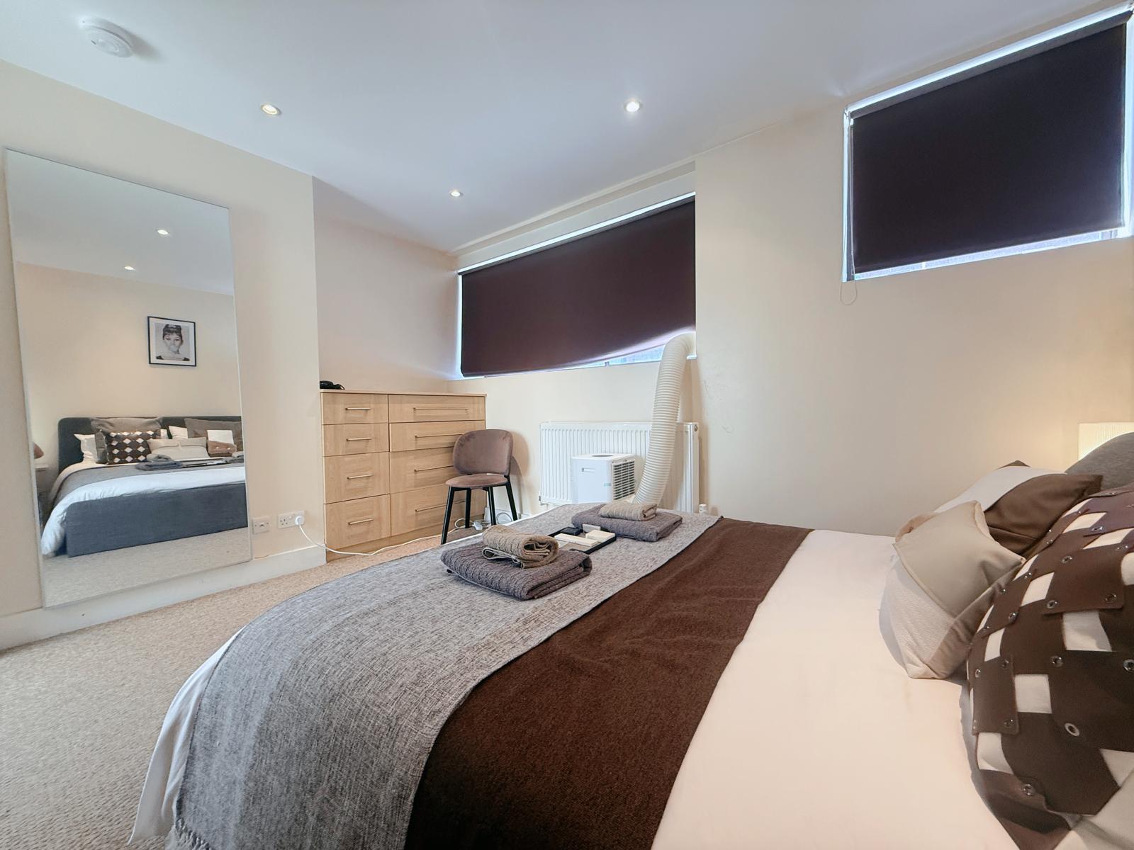 Stunning 3BRs 3F house close to Oxford with AC