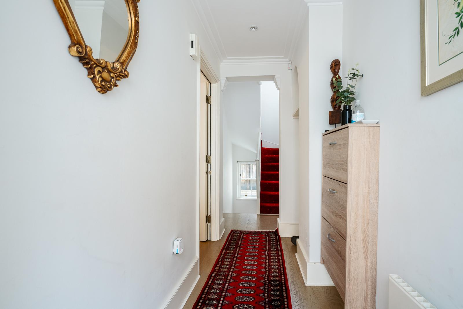 Royal Retreat: 3BR British Manor Near Victoria｜AC