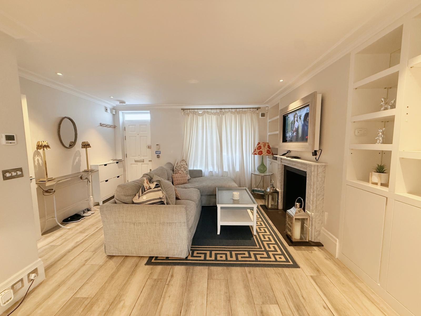 Stylish 3-Bedroom Terrace House Near Earls Court