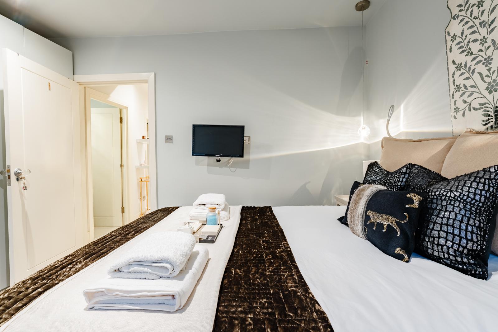 Luxury 3-En-suites House 3 mins to Pimlico with AC