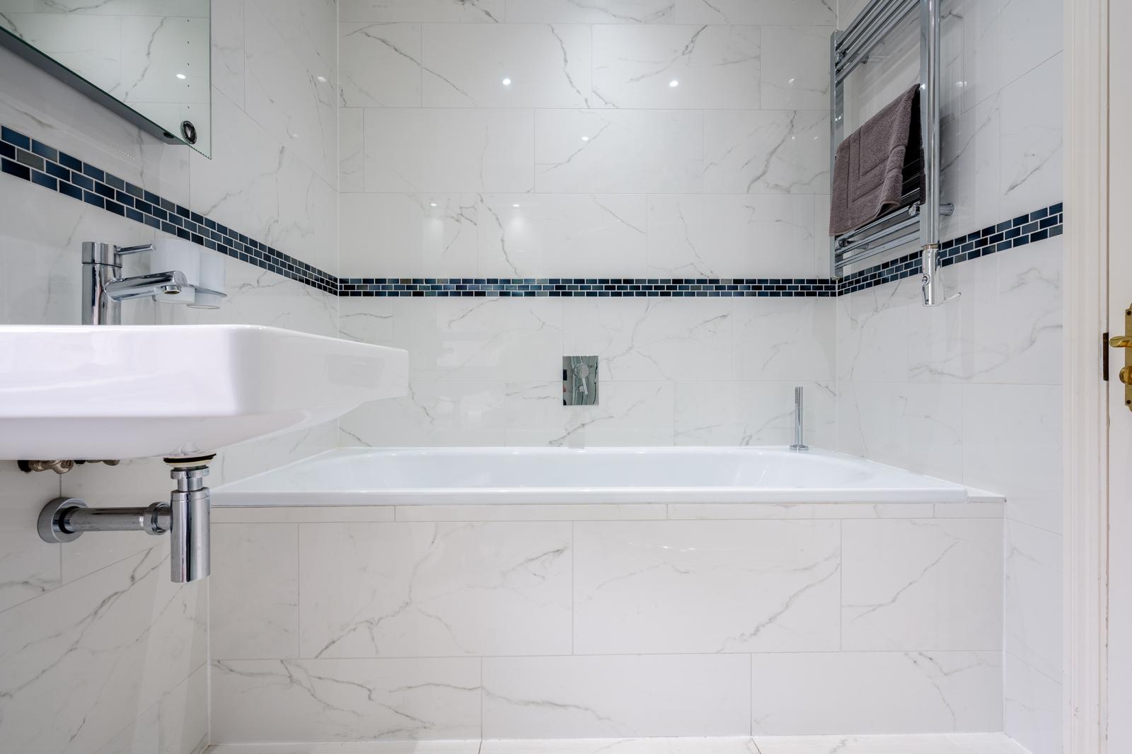 Royal Retreat: 3BR British Manor Near Victoria｜AC