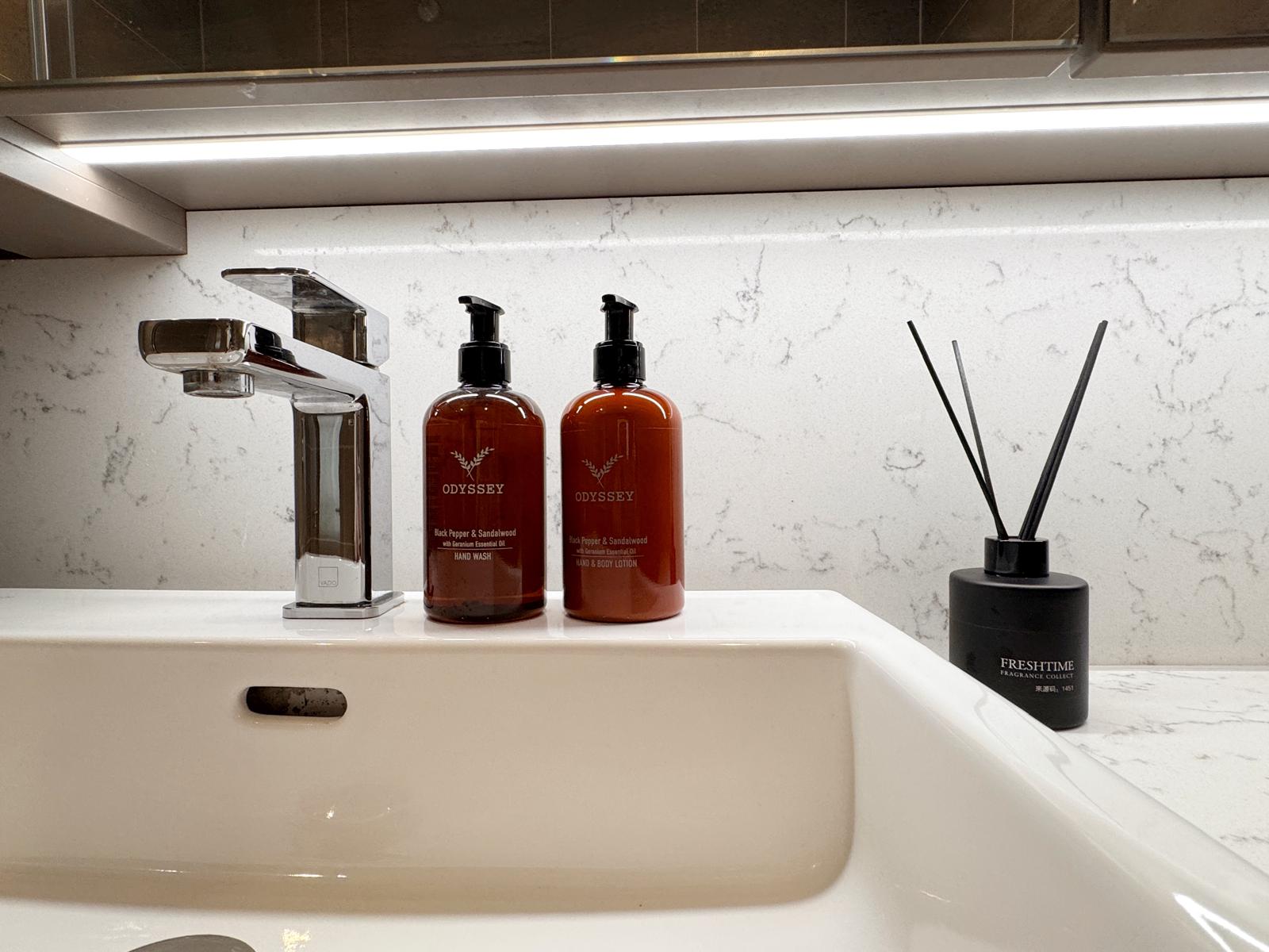 Skyline Serenity: Nine Elms 3BRs Haven